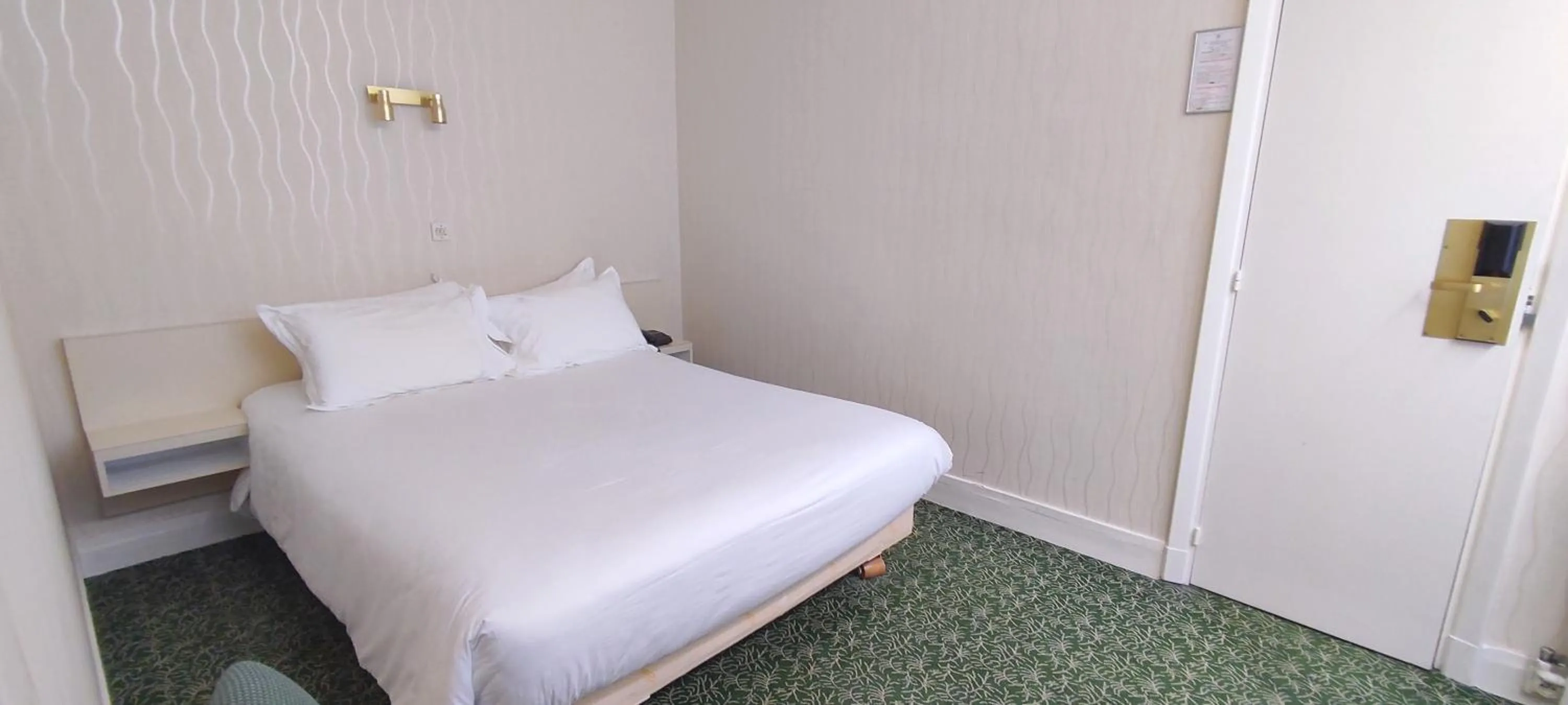 Bed in Grand Hôtel du Havre