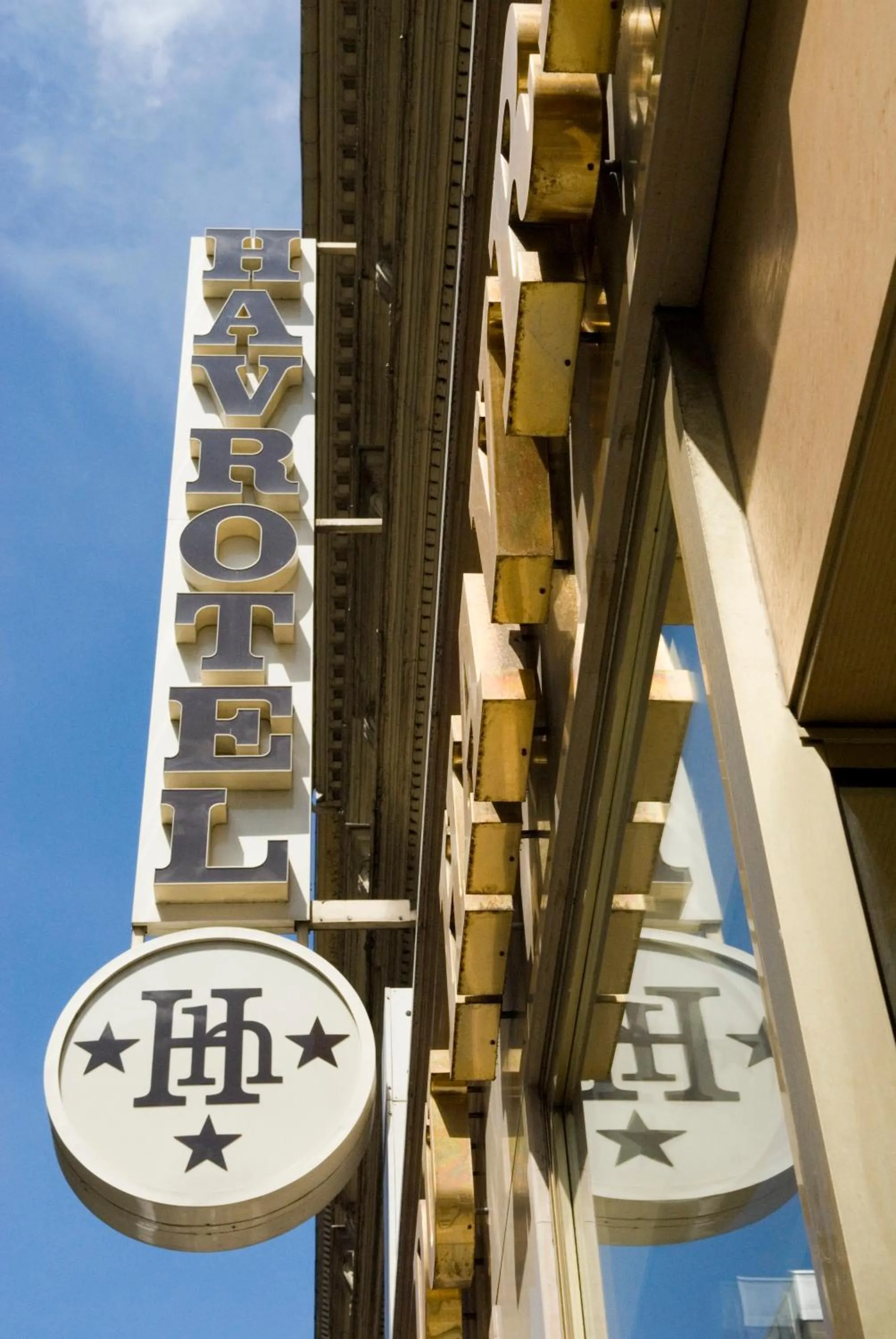 Facade/entrance in Grand Hôtel du Havre