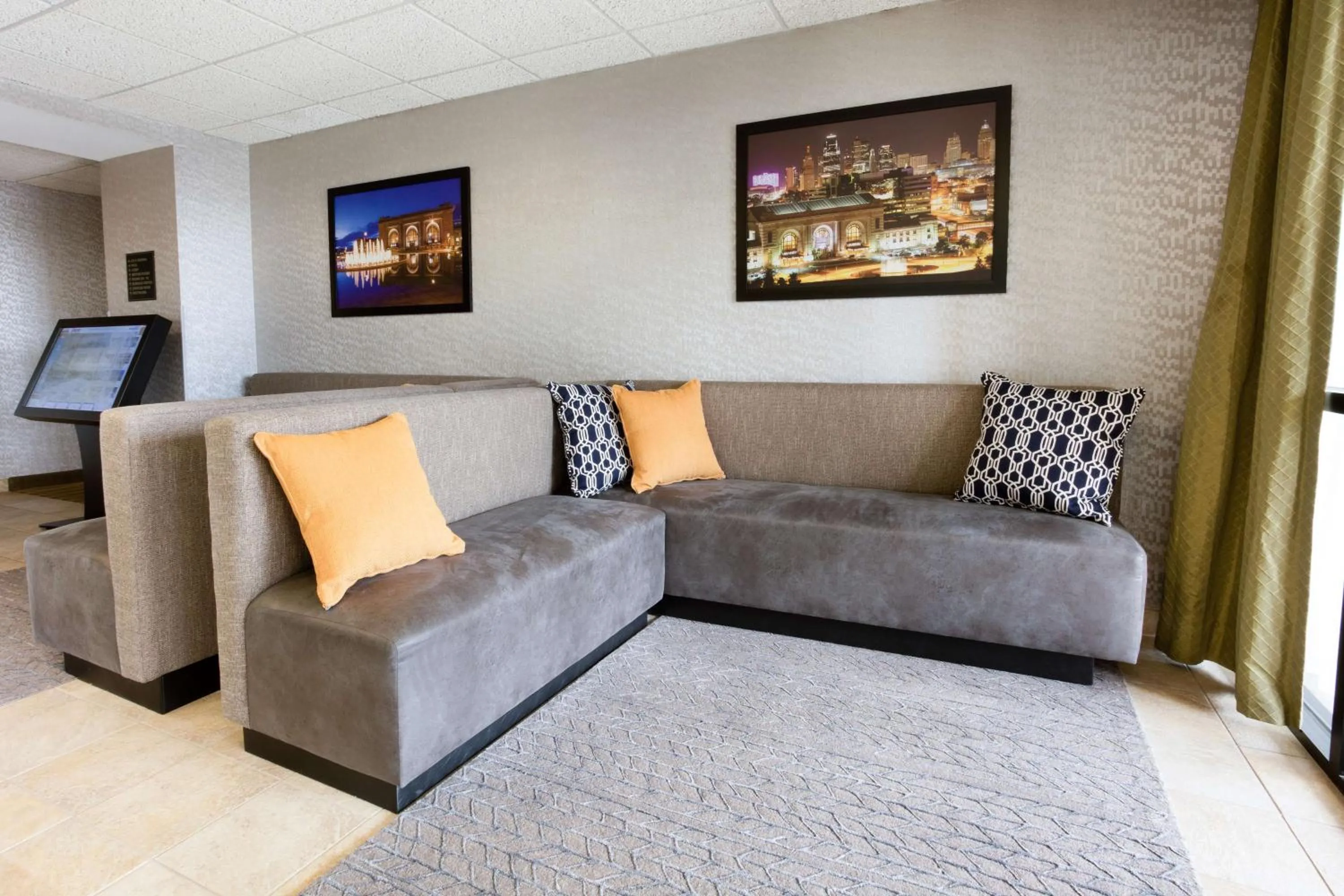 Lobby or reception in Drury Inn & Suites Kansas City Airport