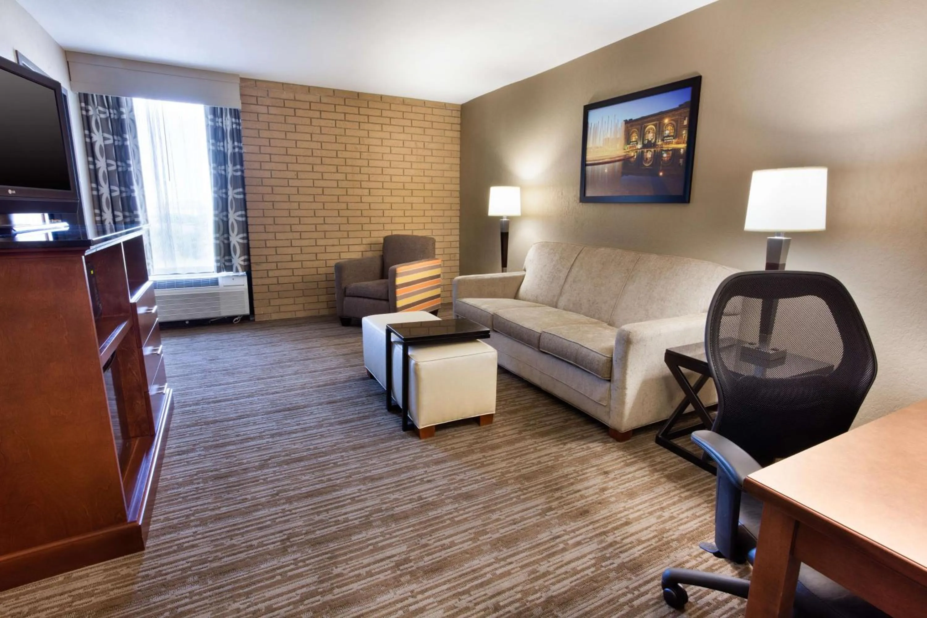 Photo of the whole room in Drury Inn & Suites Kansas City Airport