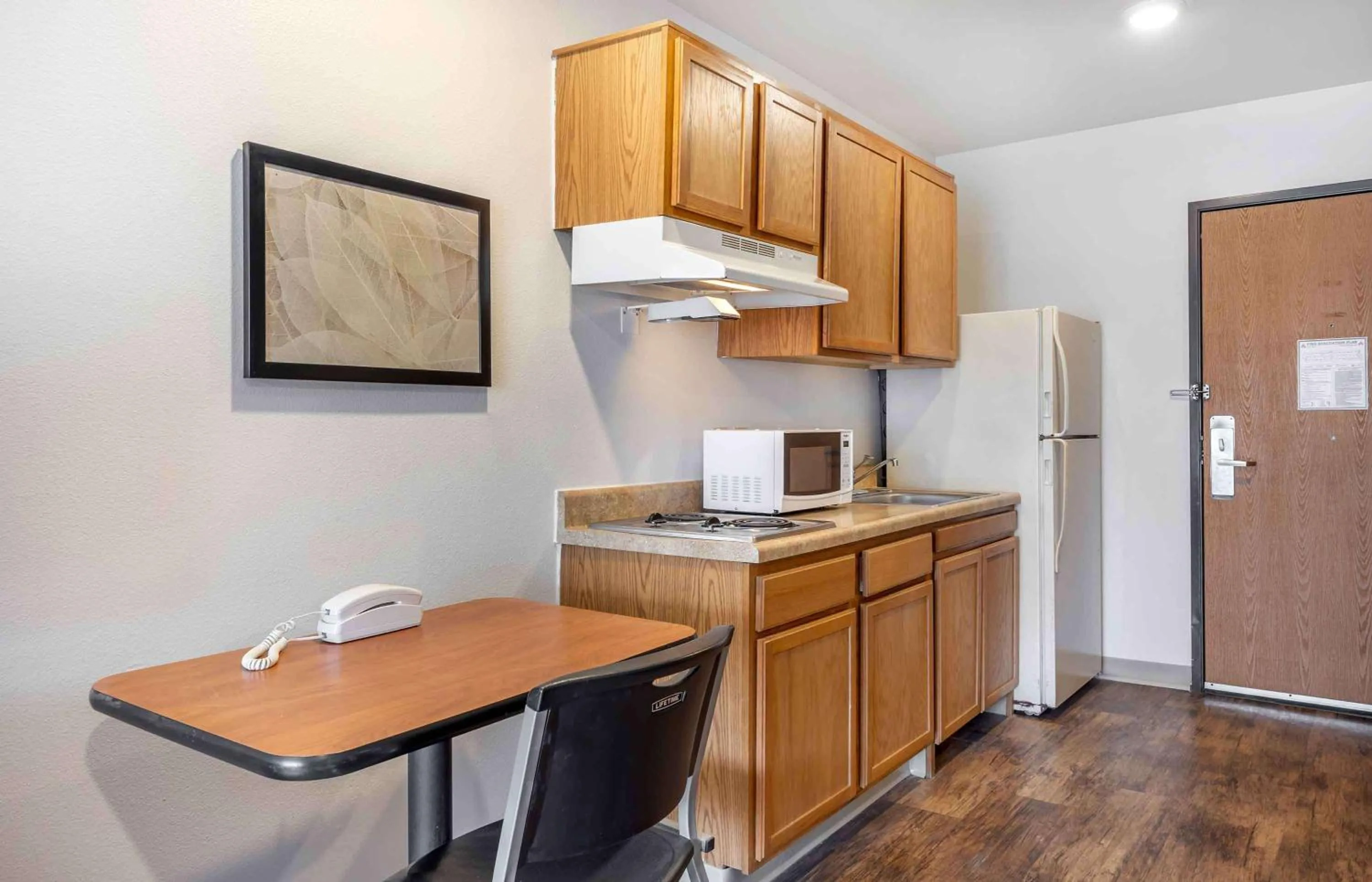 Bedroom in Extended Stay America Select Suites - Wichita - South