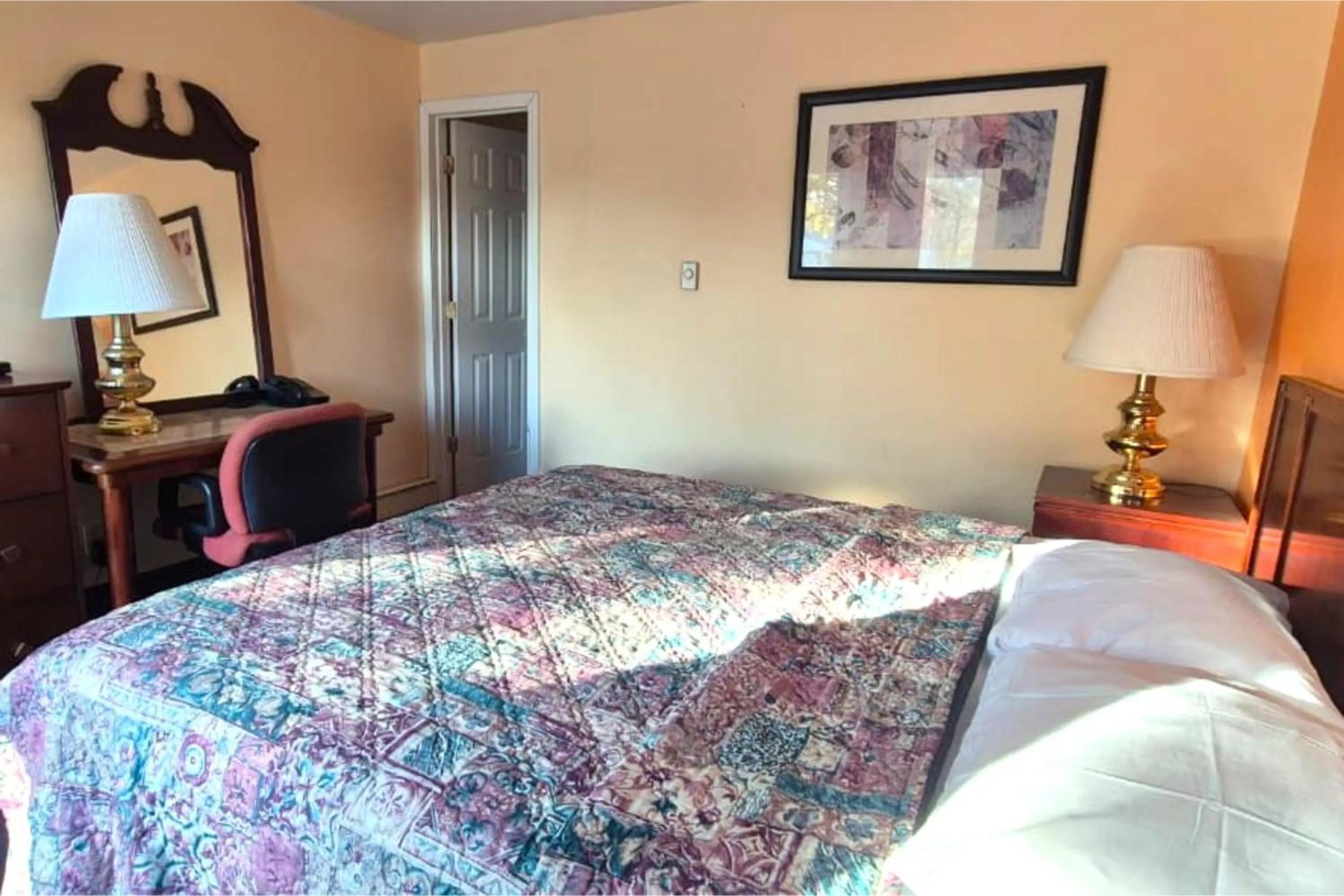 Bedroom in Canton Inn By OYO