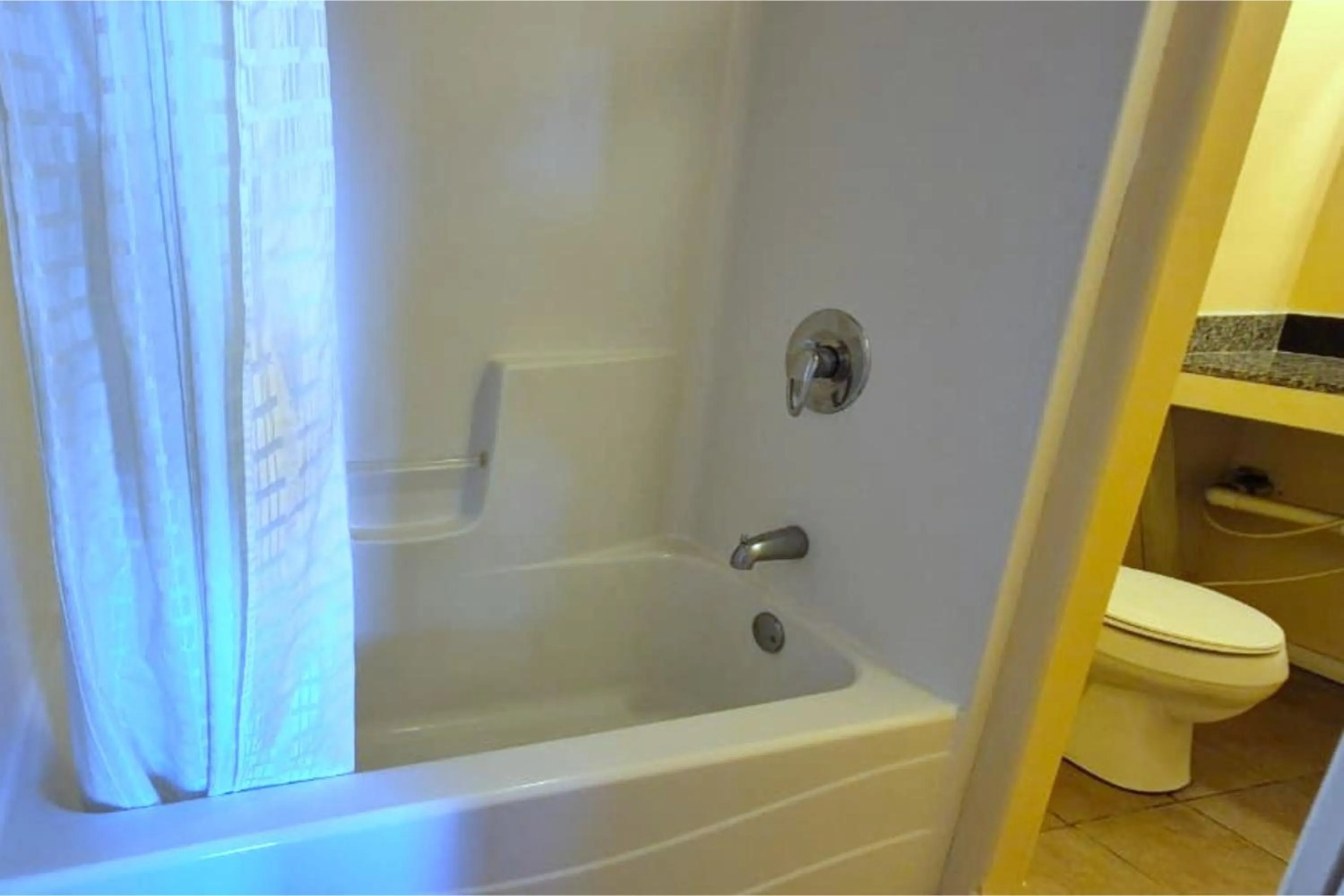 Bath in Canton Inn By OYO