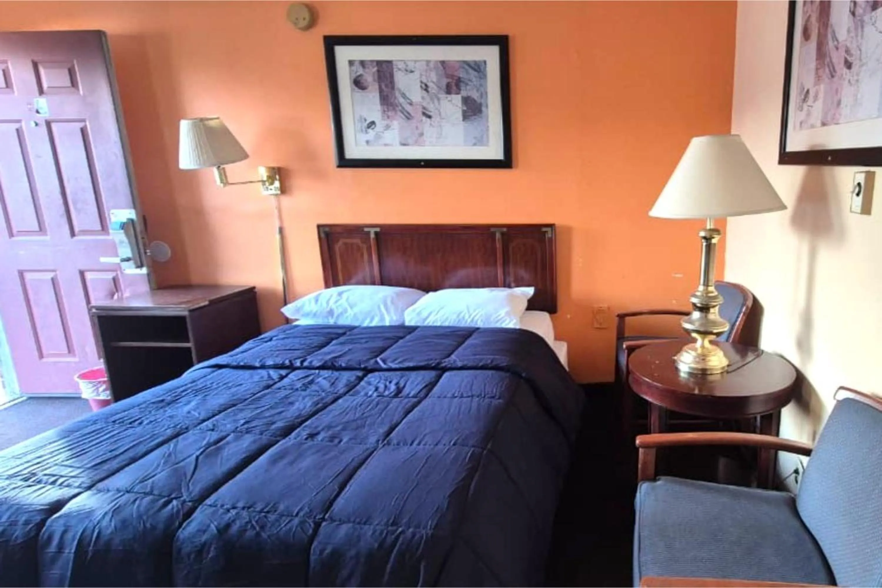 Bedroom in Canton Inn By OYO