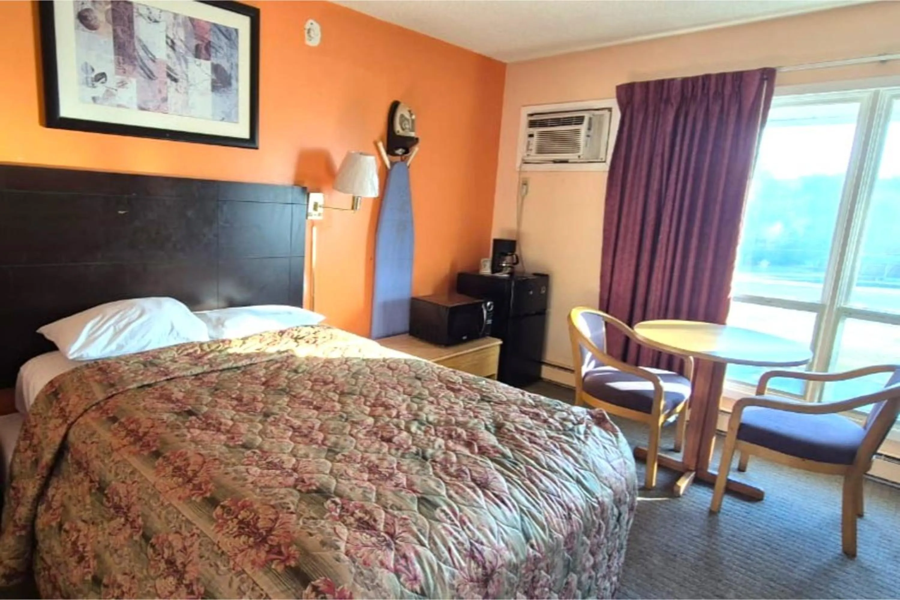 Bedroom in Canton Inn By OYO