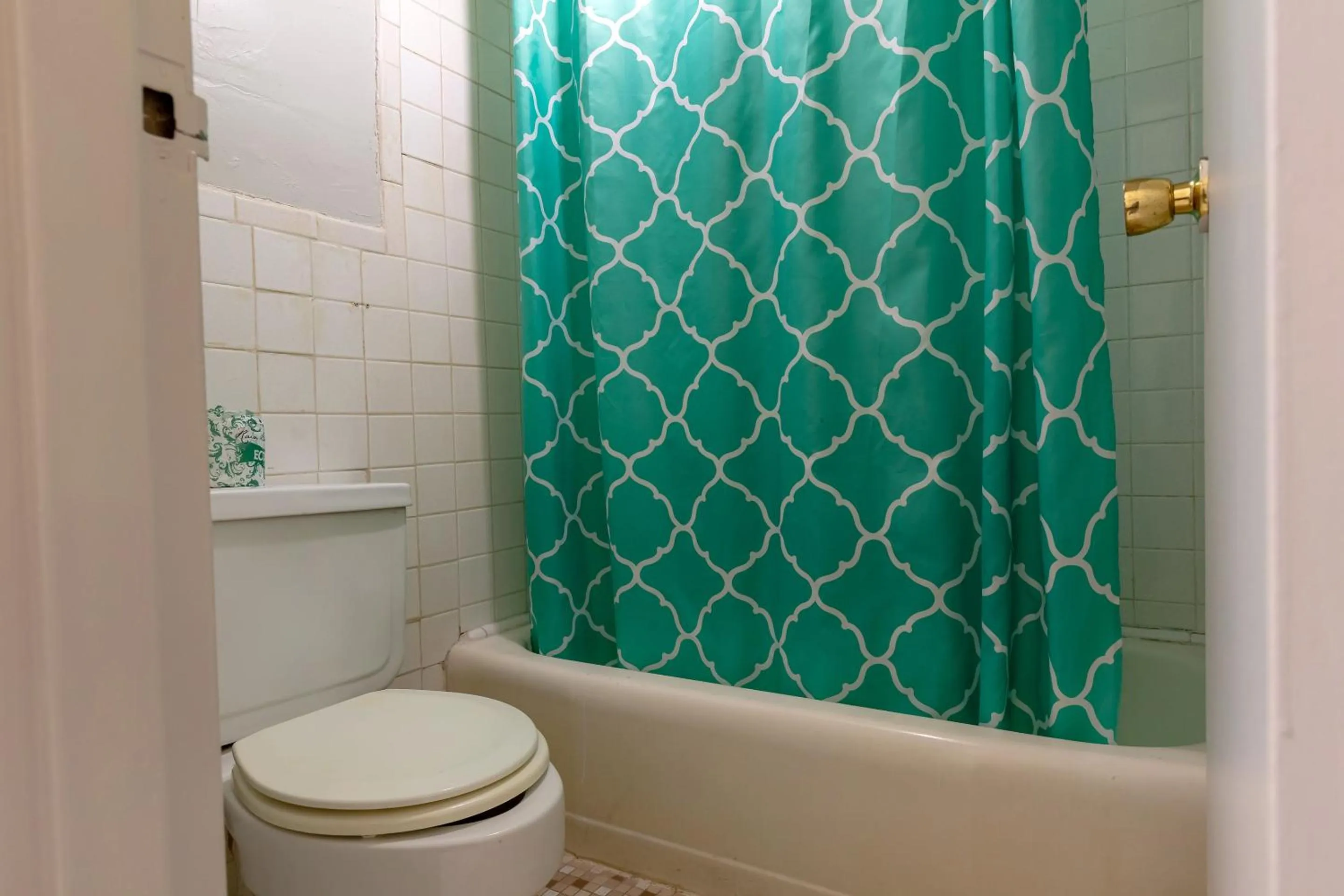 Bathroom in Americas Best Value Inn Rockford