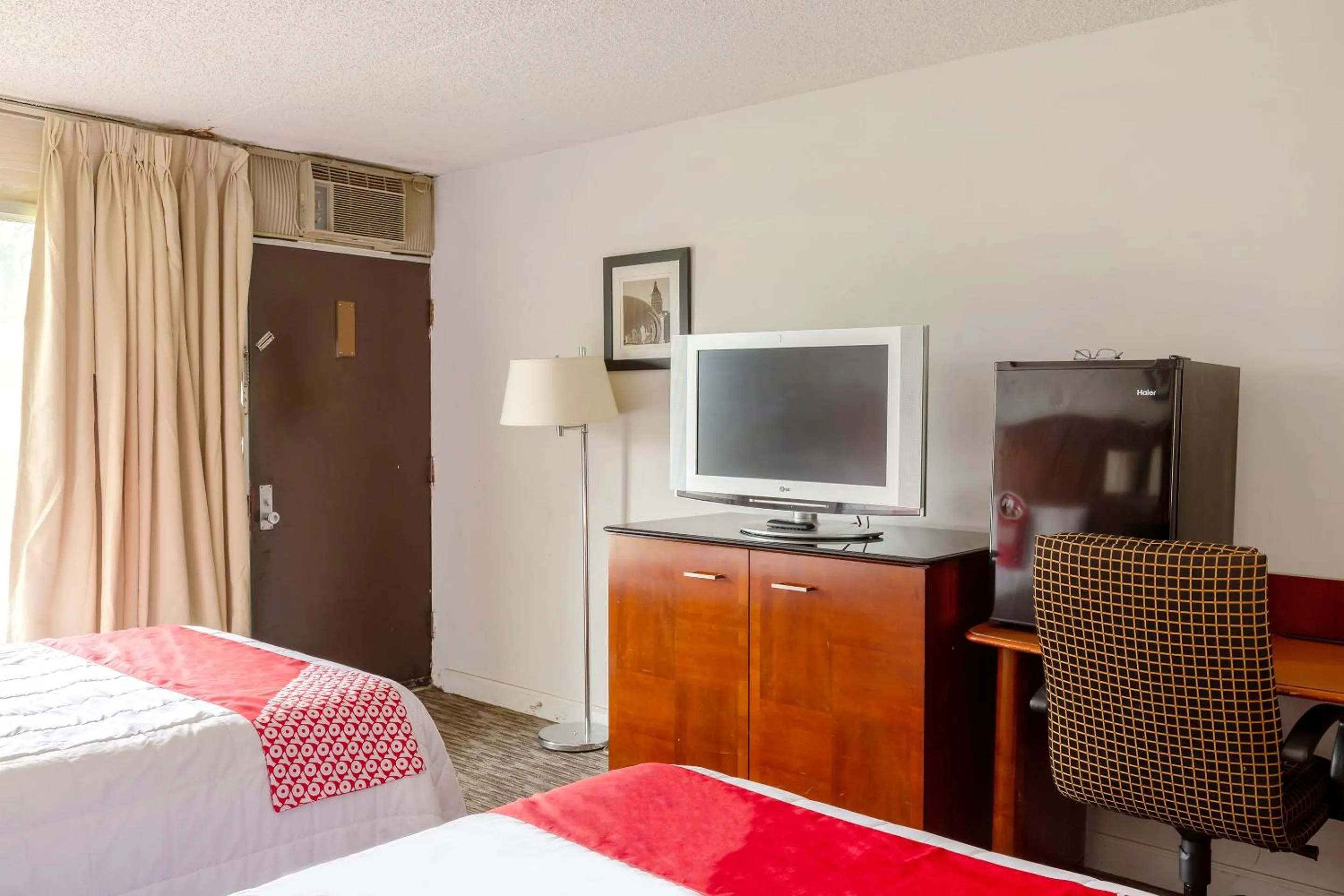 Bedroom in Americas Best Value Inn Rockford