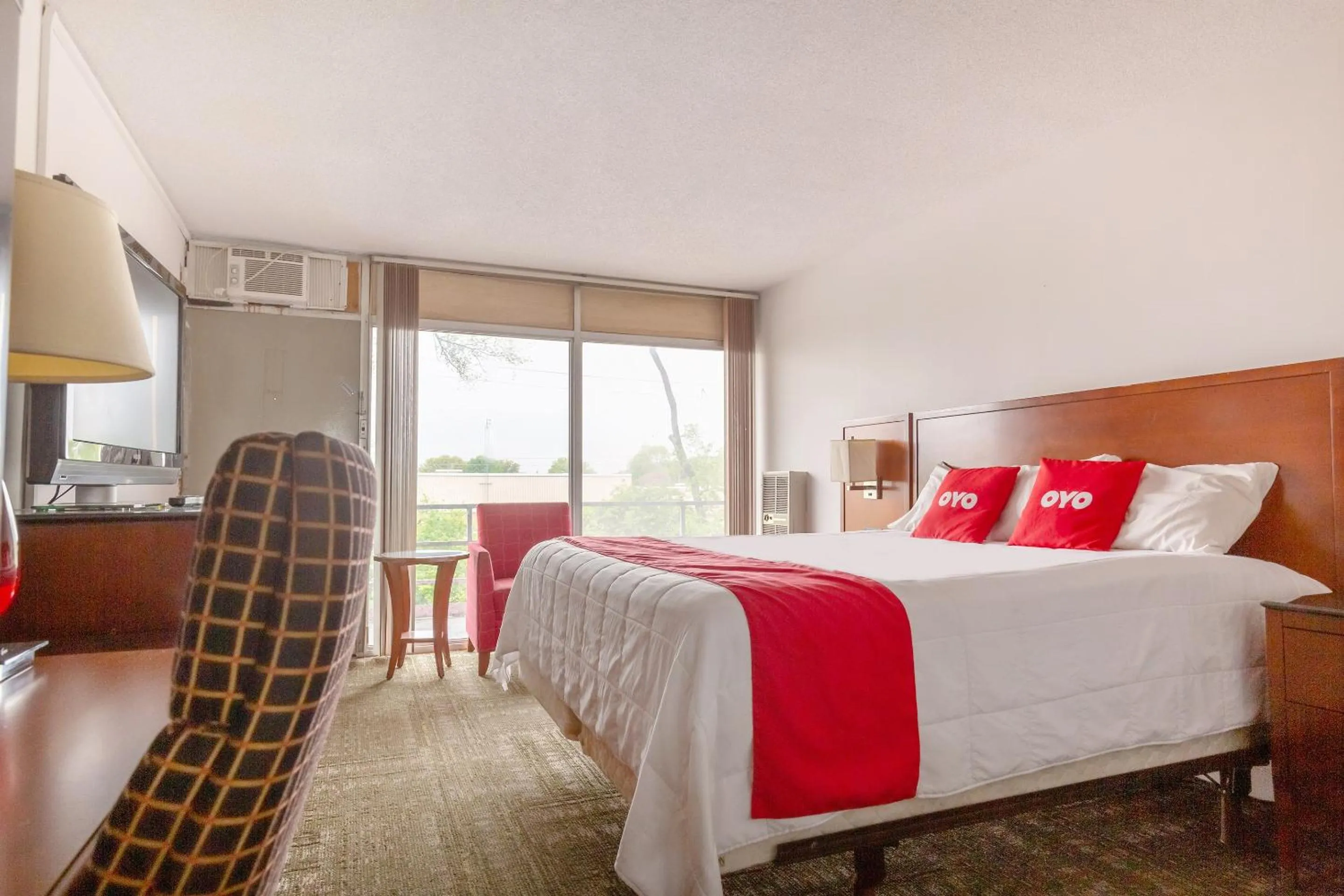 Bedroom in Americas Best Value Inn Rockford