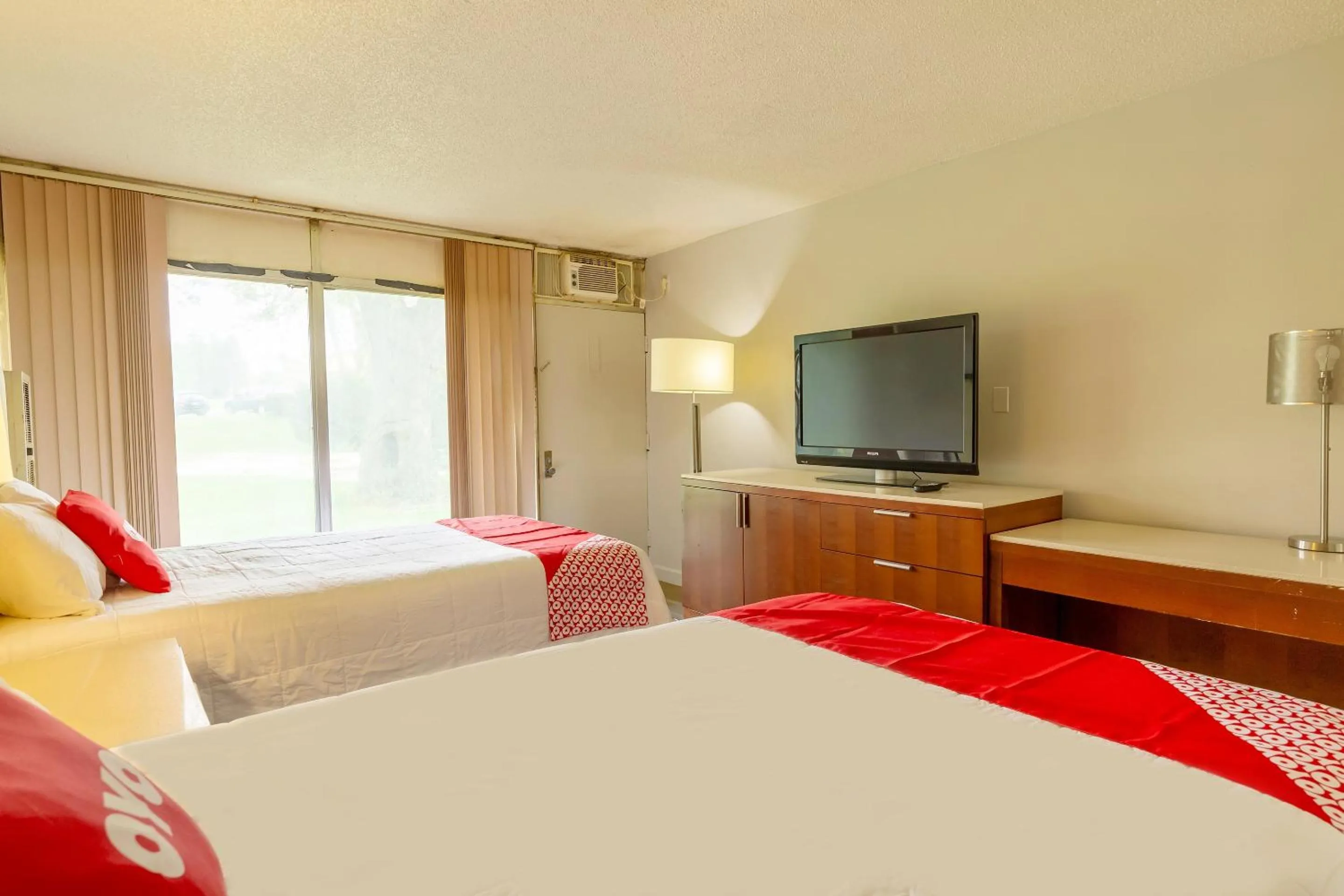 Bedroom in Americas Best Value Inn Rockford