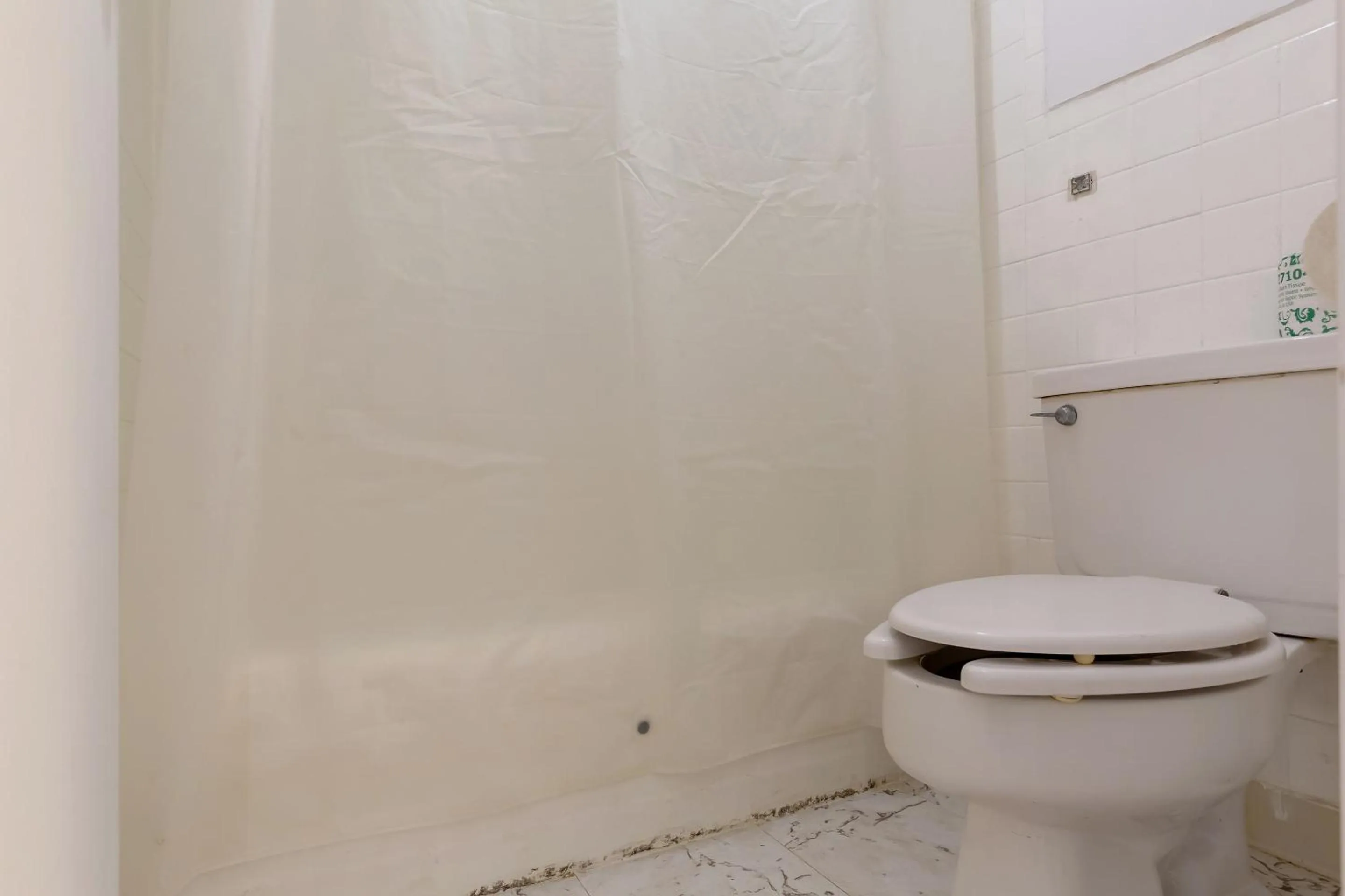 Bathroom in Americas Best Value Inn Rockford