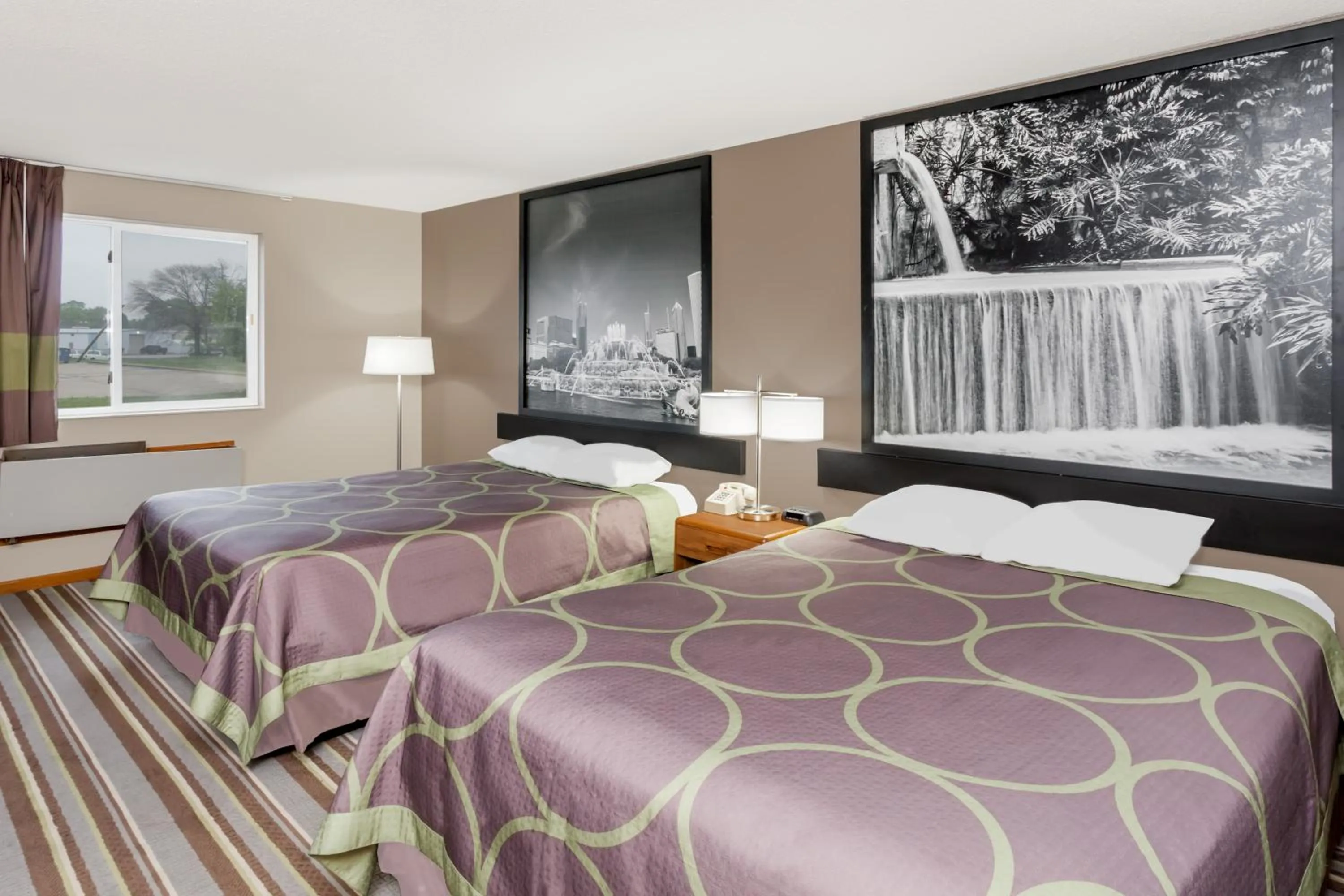 Bedroom in Super 8 by Wyndham Watseka