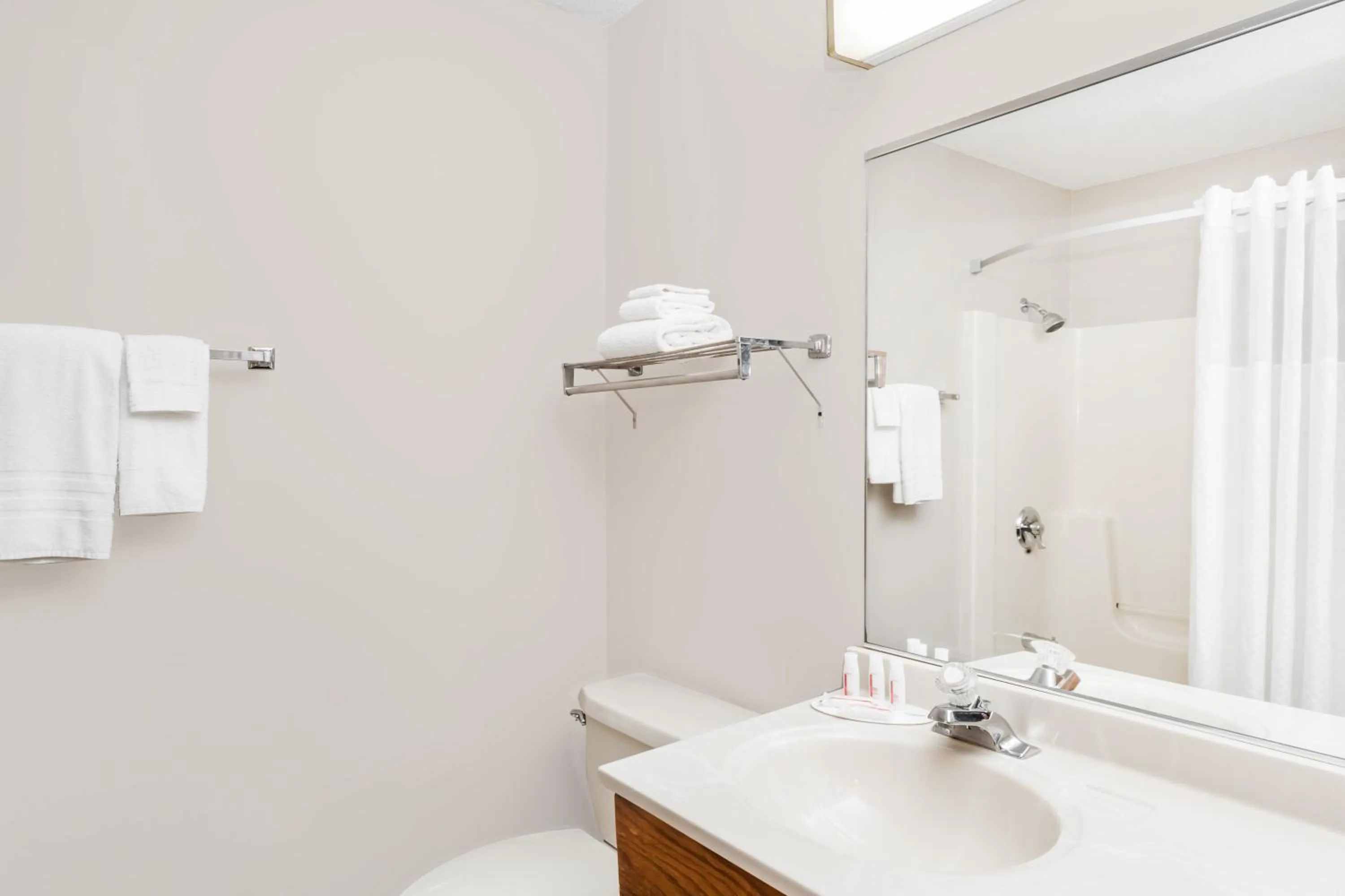 Bathroom in Super 8 by Wyndham Watseka