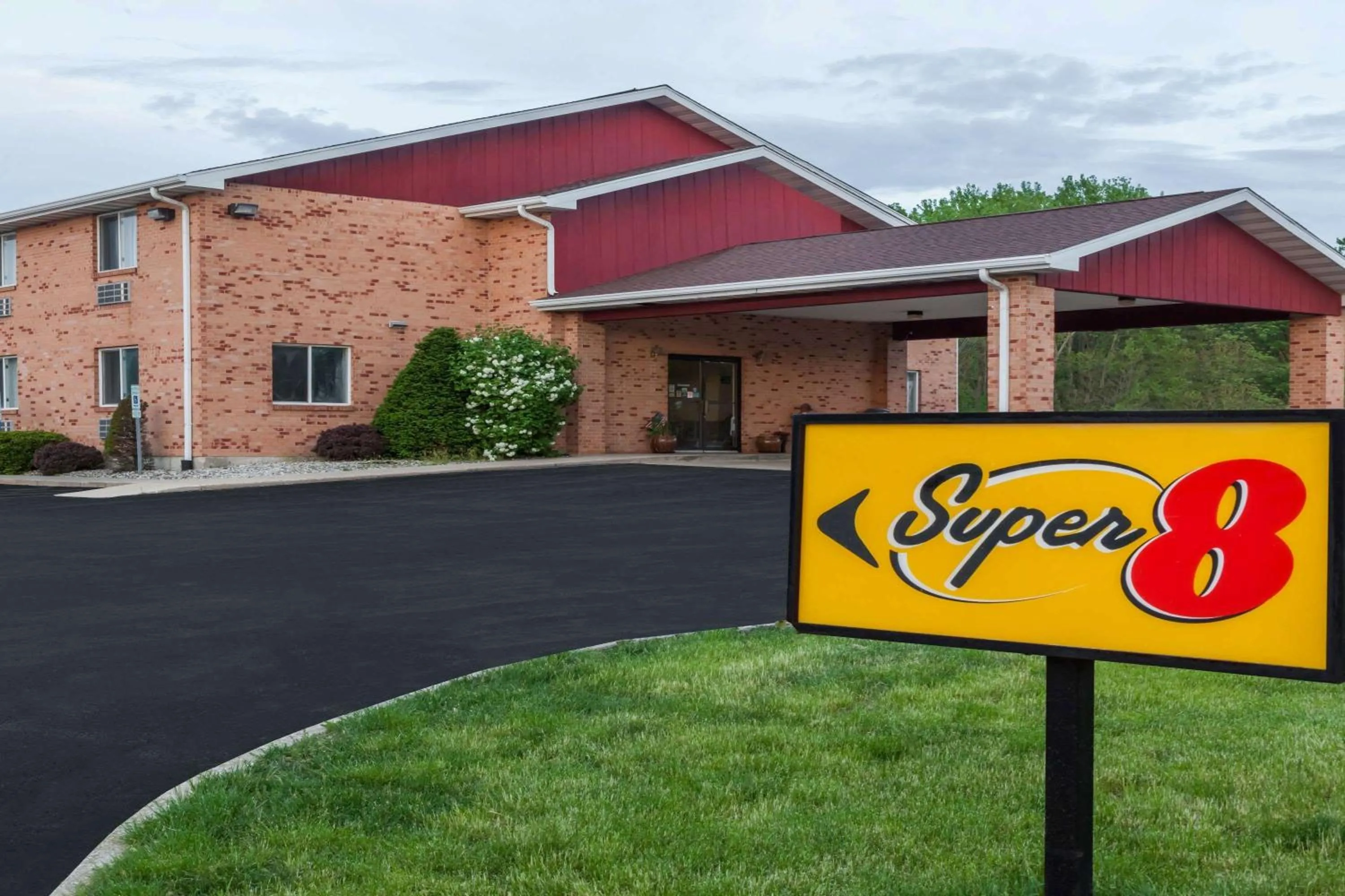 Property building in Super 8 by Wyndham Watseka