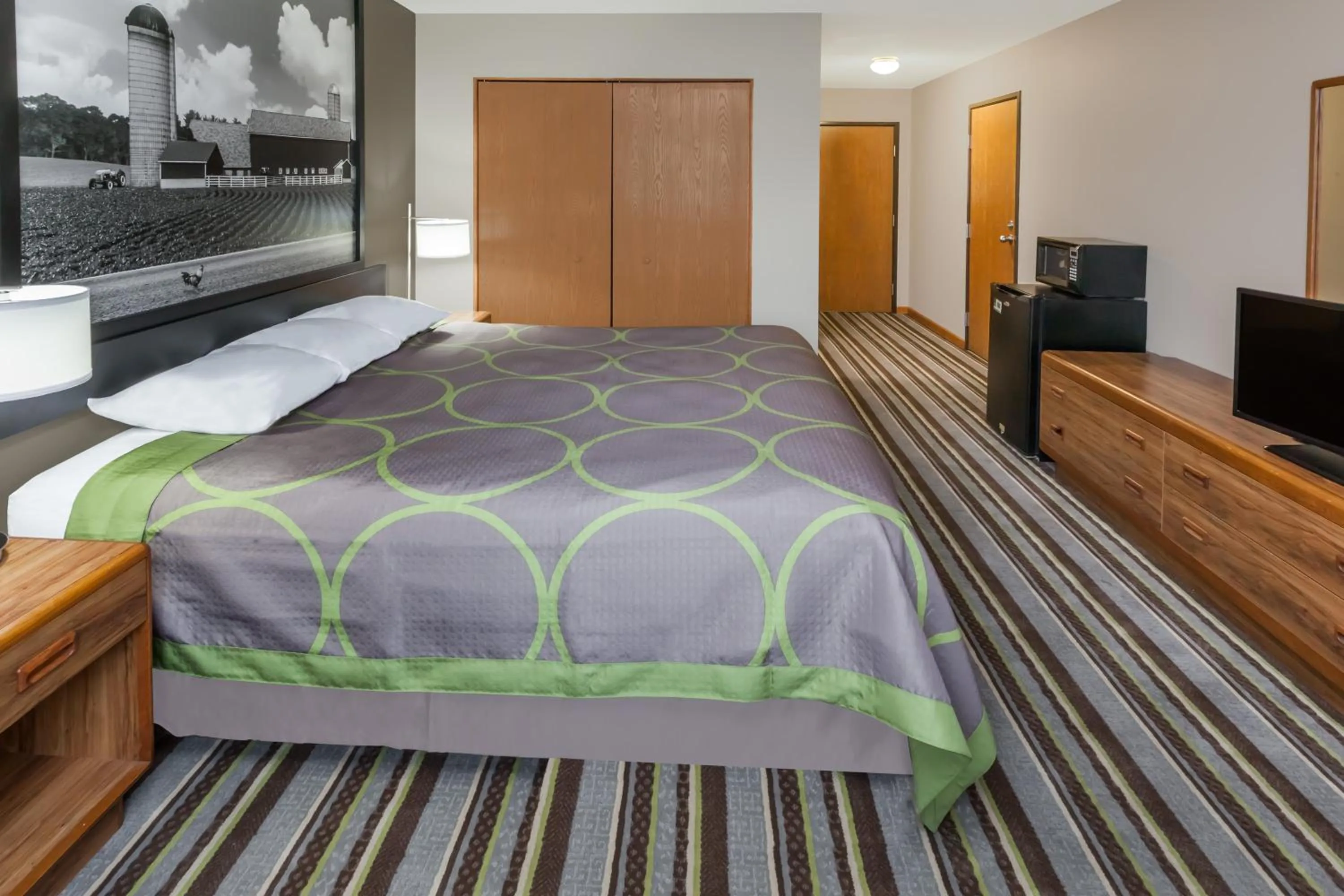 Bedroom in Super 8 by Wyndham Watseka