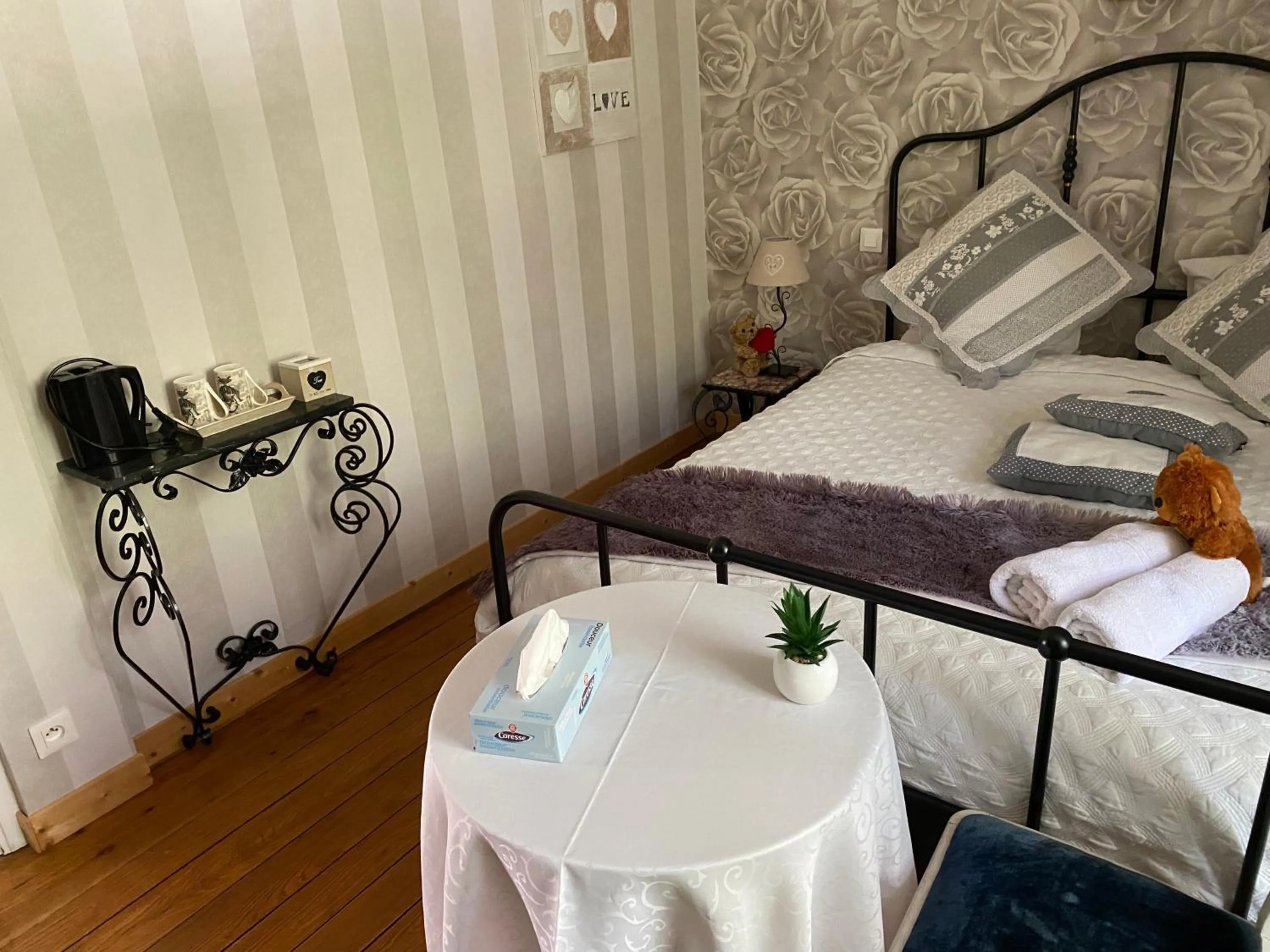 Bed in Les Iris Chambres d’hôte