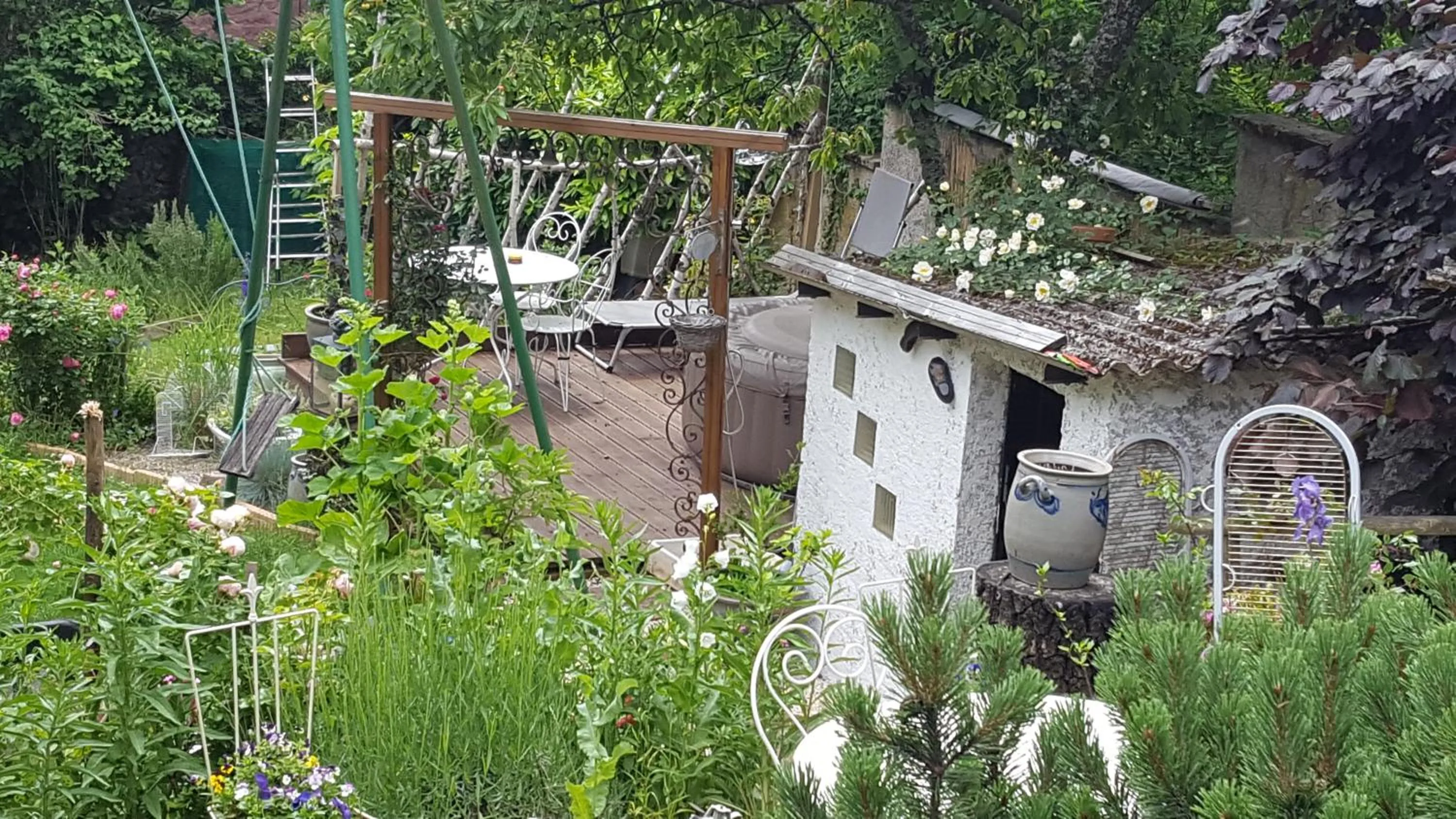 Garden in Les Iris Chambres d’hôte