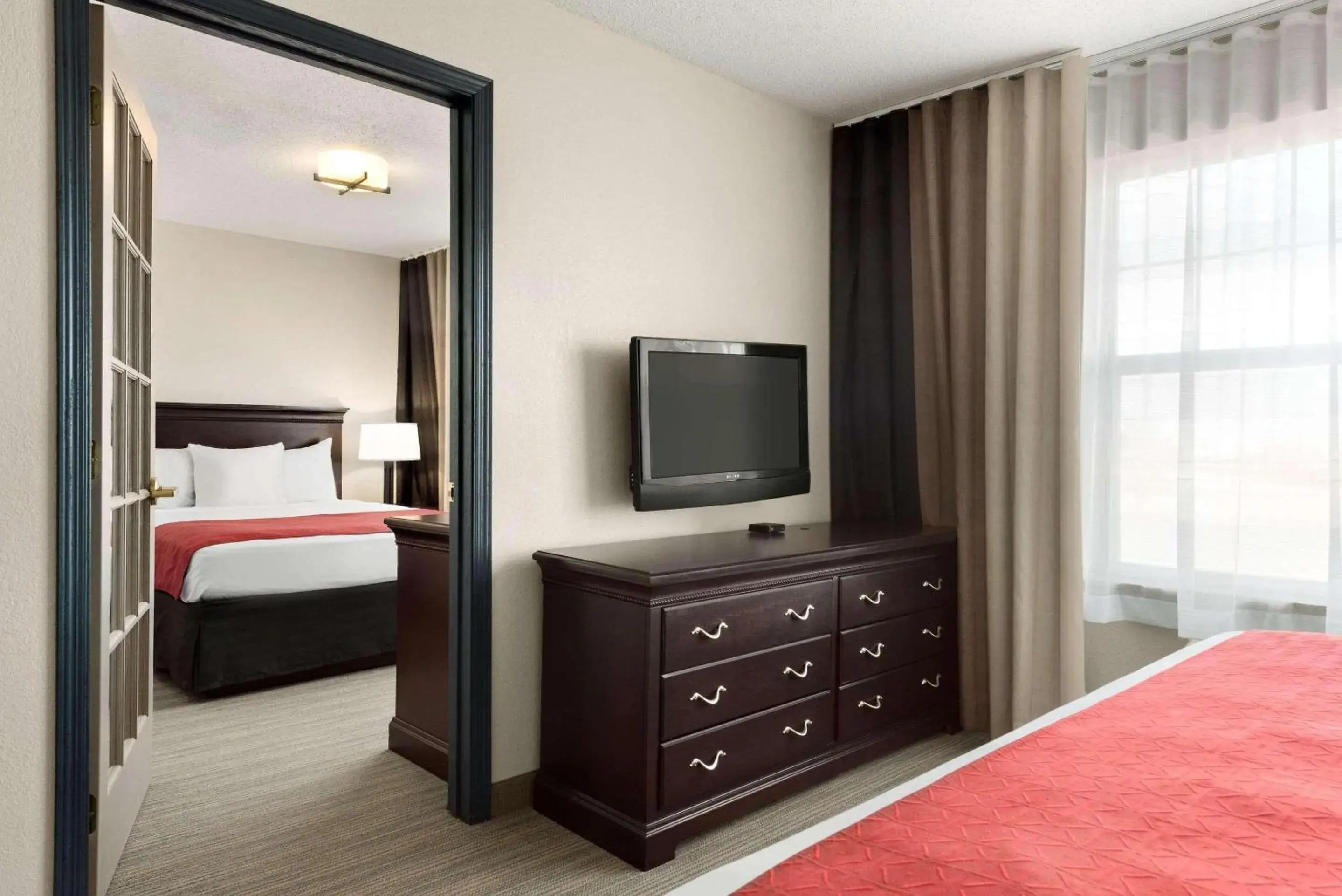 Suite with One King and One Queen Bed - Non-Smoking in Country Inn & Suites by Radisson, Kansas City at Village West, KS Suite with One King and One Queen Bed - Non-Smoking in Country Inn & Suites by Radisson, Kansas City at Village West, KS