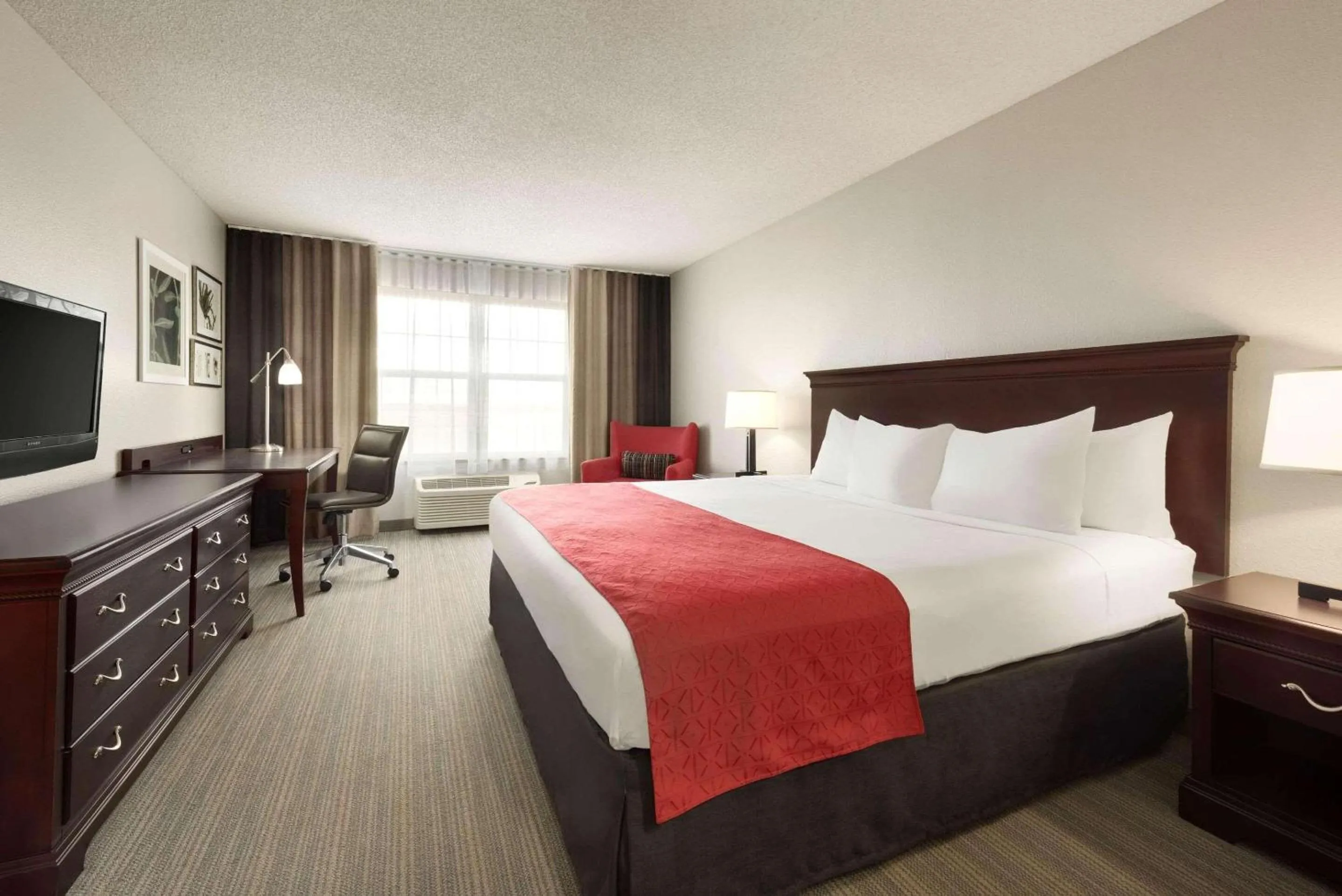 Bedroom, Bed in Country Inn & Suites by Radisson, Kansas City at Village West, KS