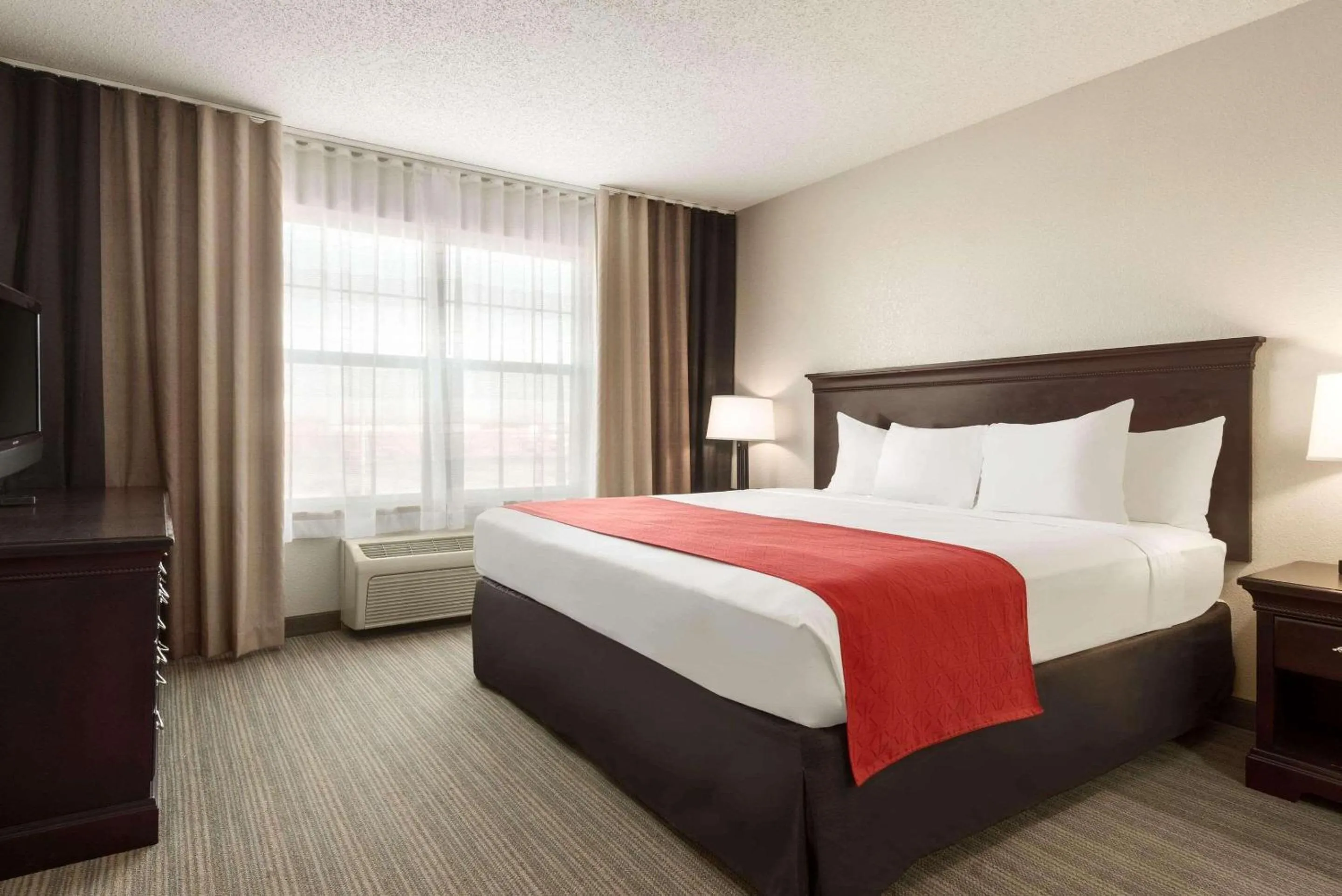 Bedroom, Bed in Country Inn & Suites by Radisson, Kansas City at Village West, KS