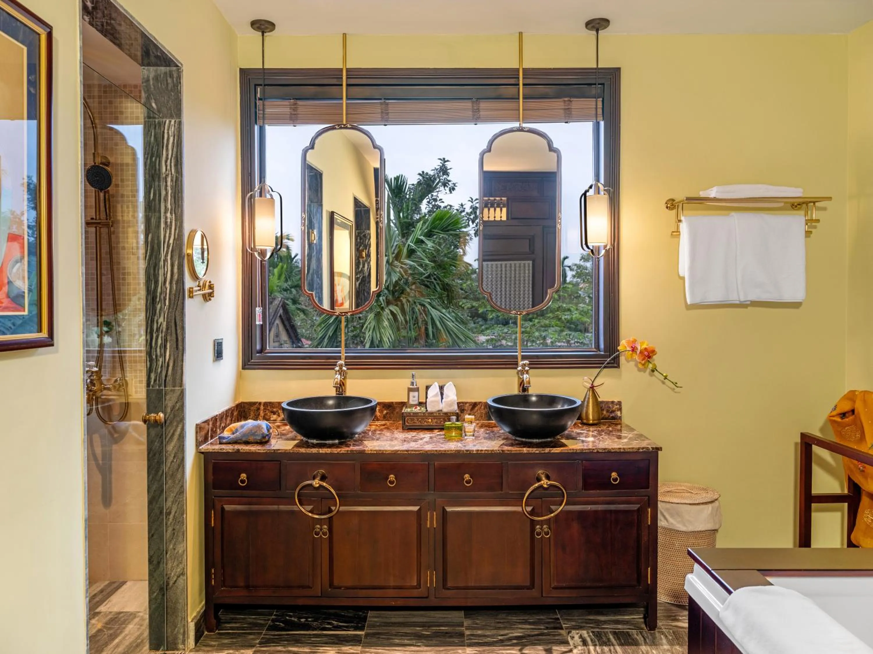 Bathroom in Ancient Huế Garden Houses