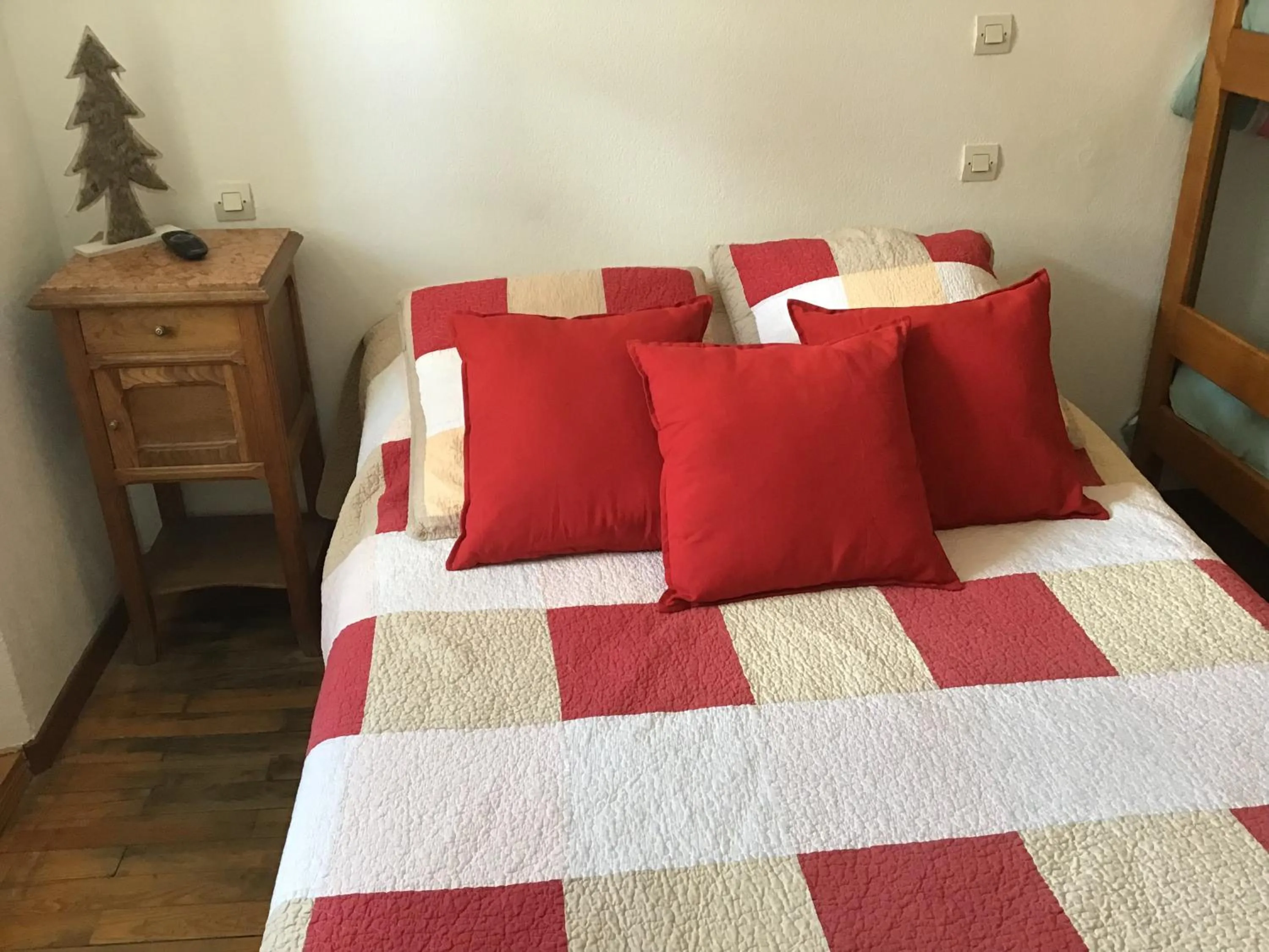 Photo of the whole room in Les Gentianes