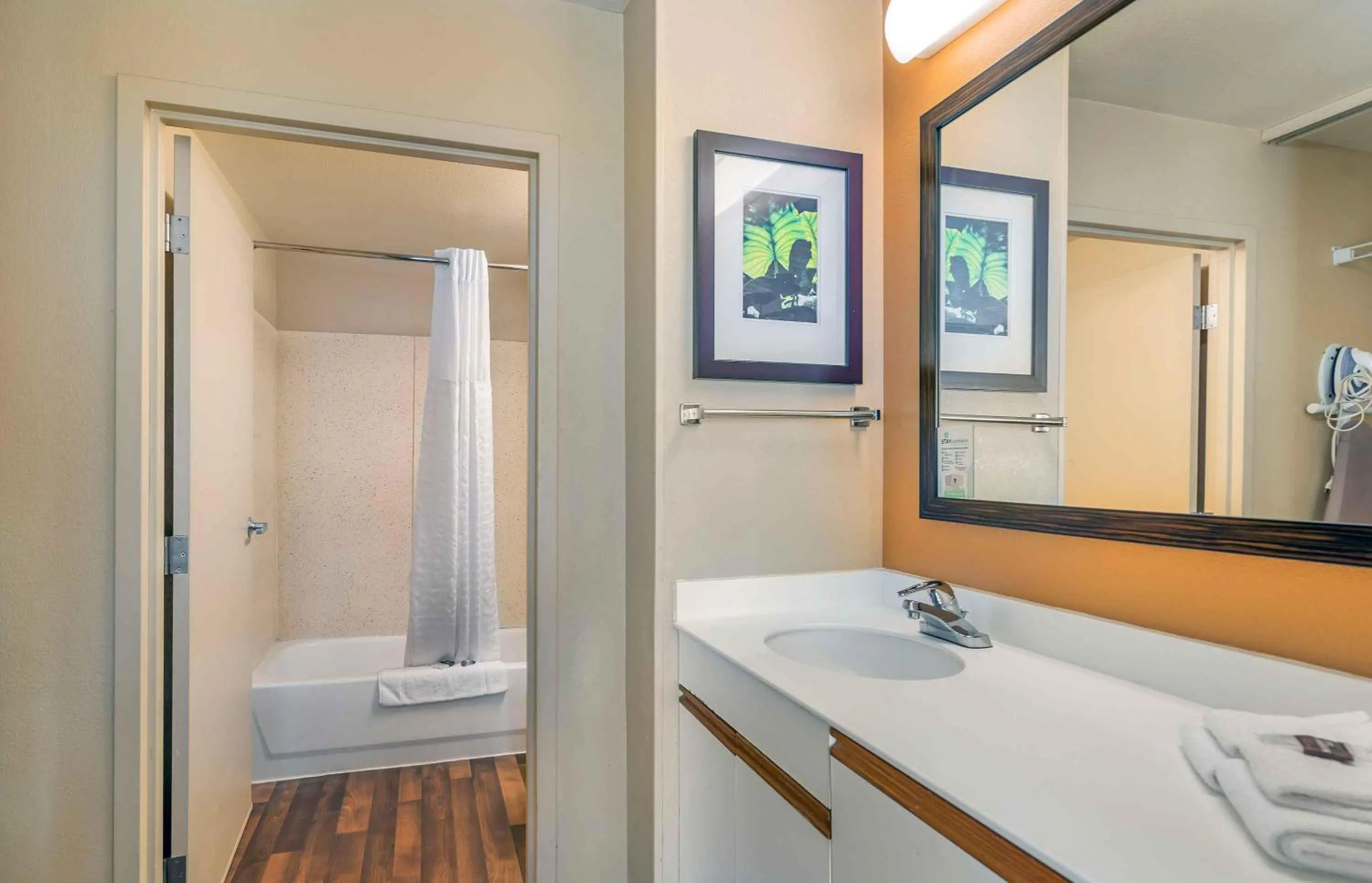 Bathroom in Extended Stay America Select Suites - Chicago - Lombard - Oakbrook