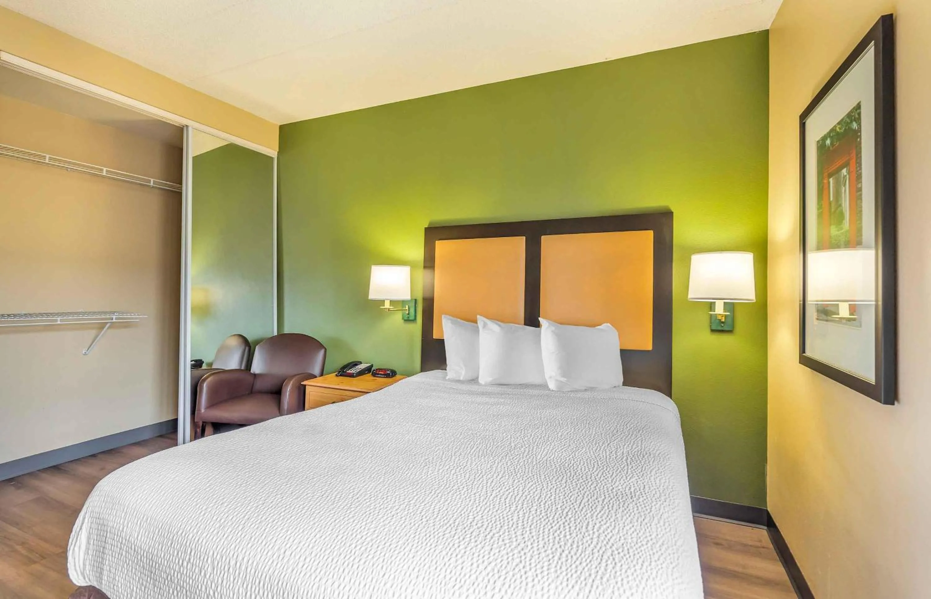 Bedroom, Bed in Extended Stay America Select Suites - Chicago - Lombard - Oakbrook