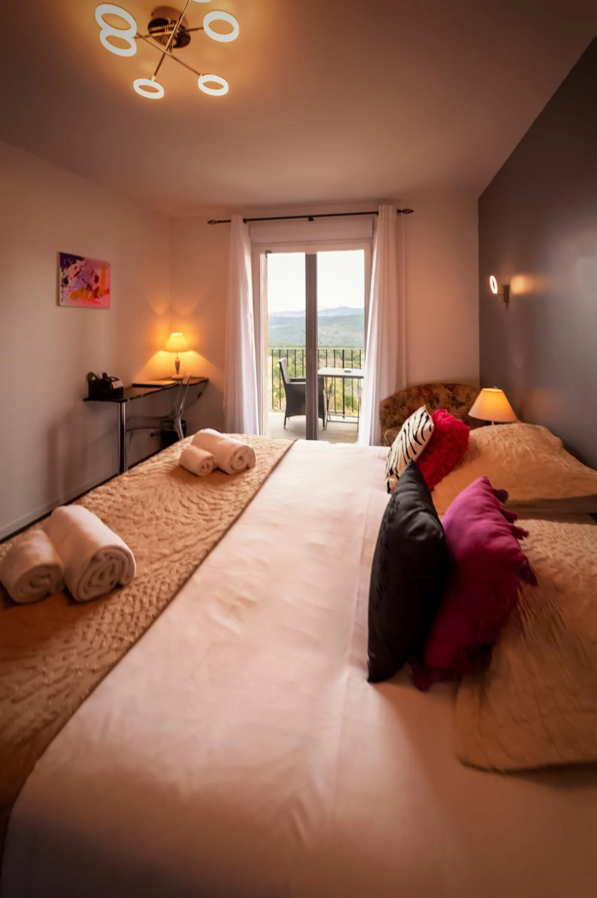 Photo of the whole room, Bed in A Fontana