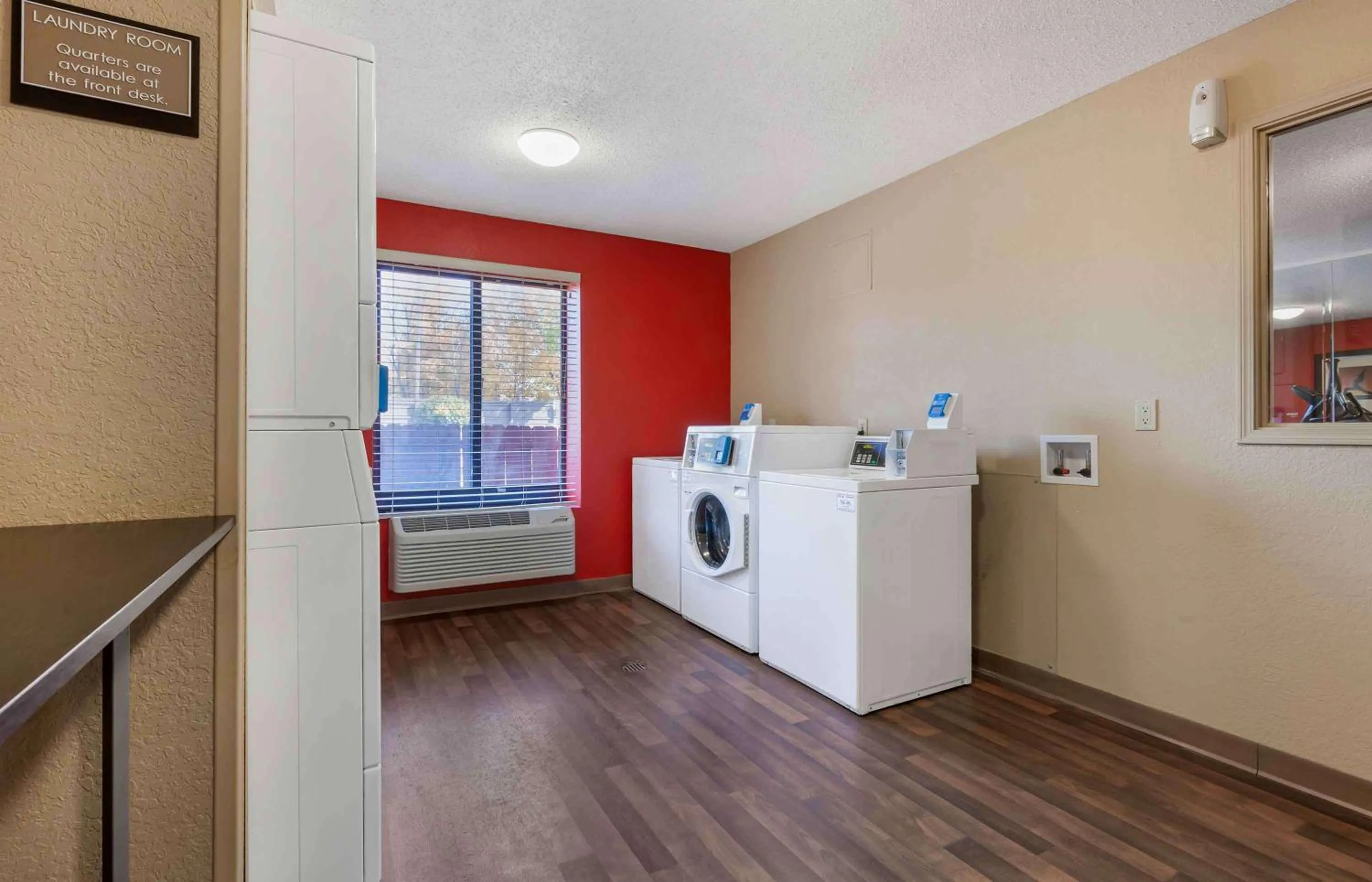 Property building in Extended Stay America Select Suites - Rockford - State Street
