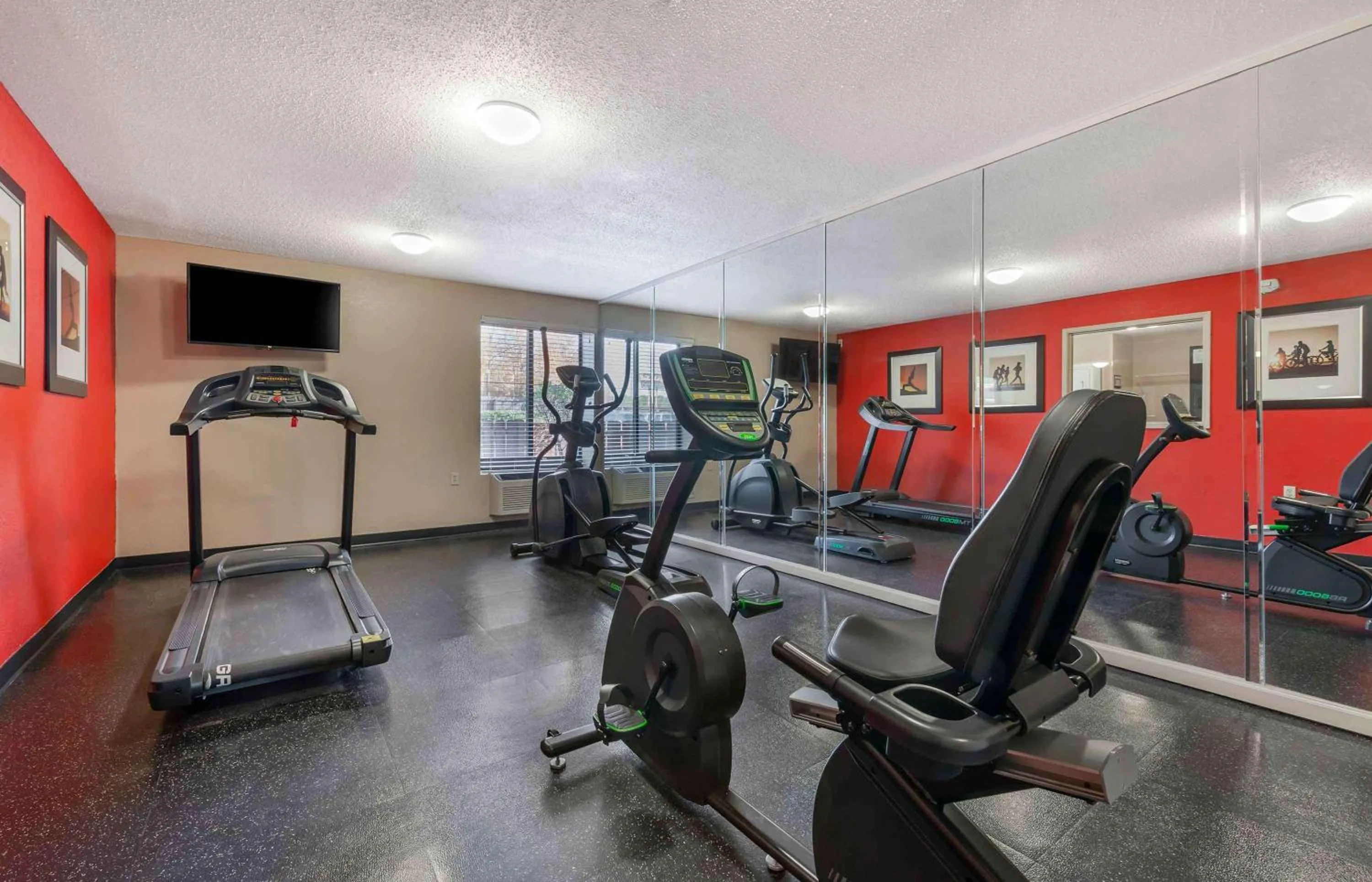 Fitness centre/facilities in Extended Stay America Select Suites - Rockford - State Street