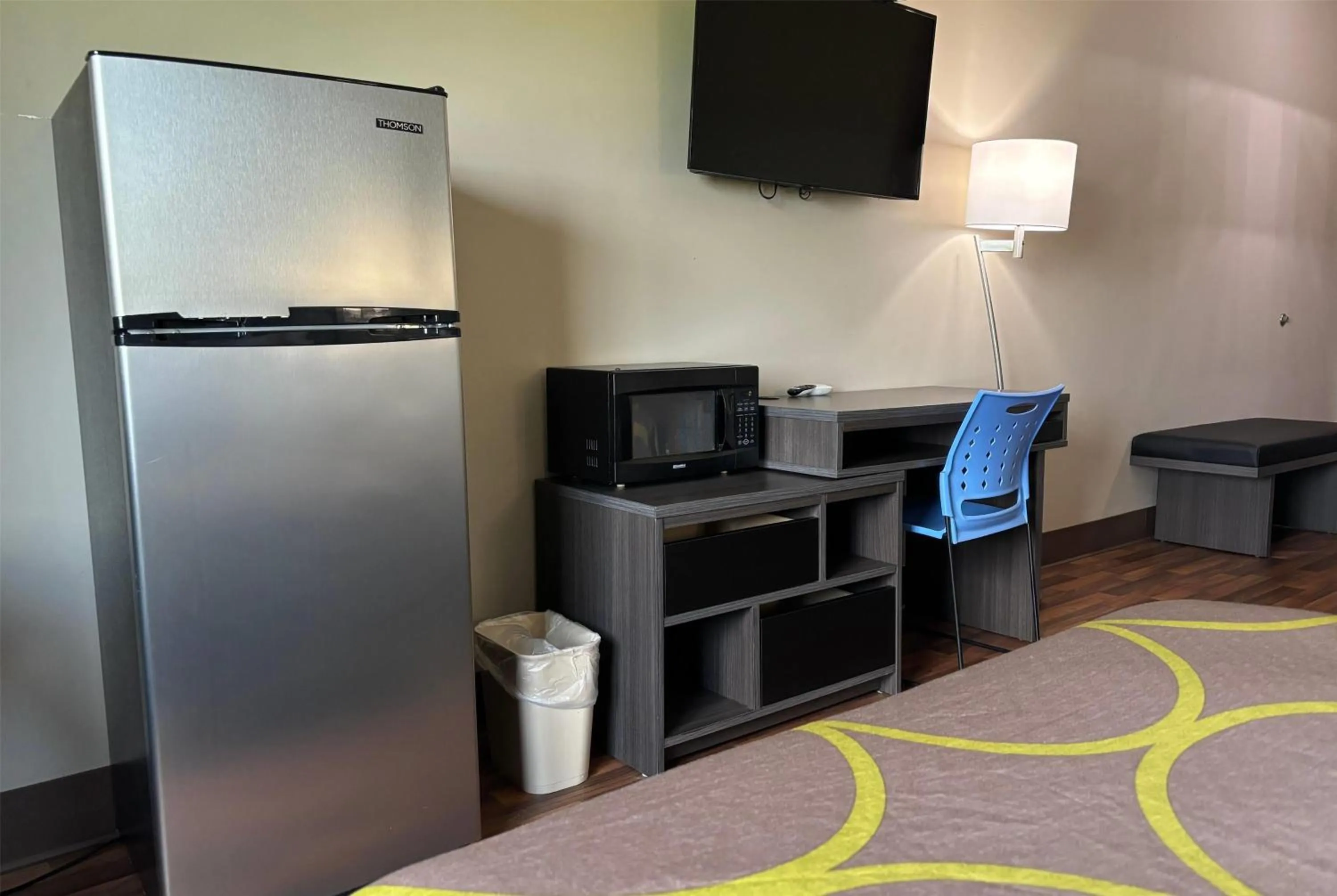 Photo of the whole room in Super 8 by Wyndham Grayville