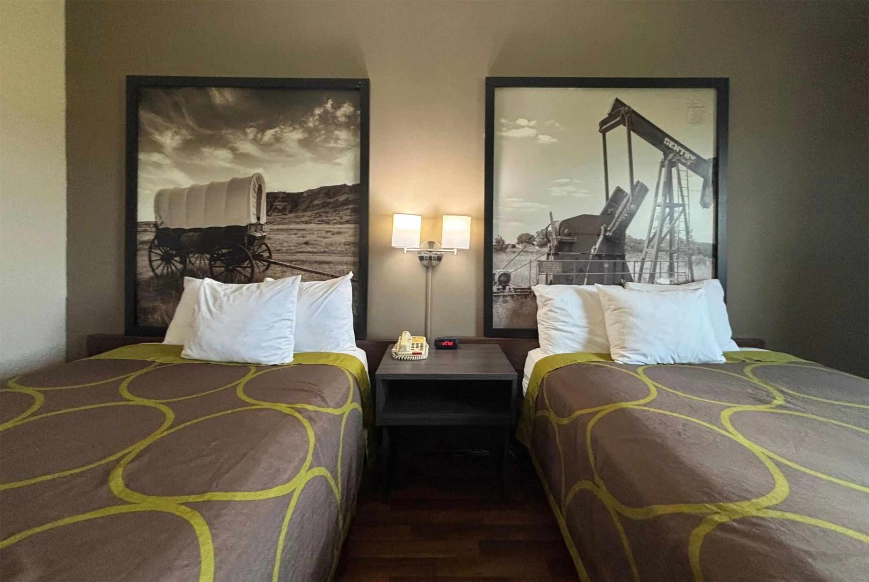Photo of the whole room, Bed in Super 8 by Wyndham Grayville