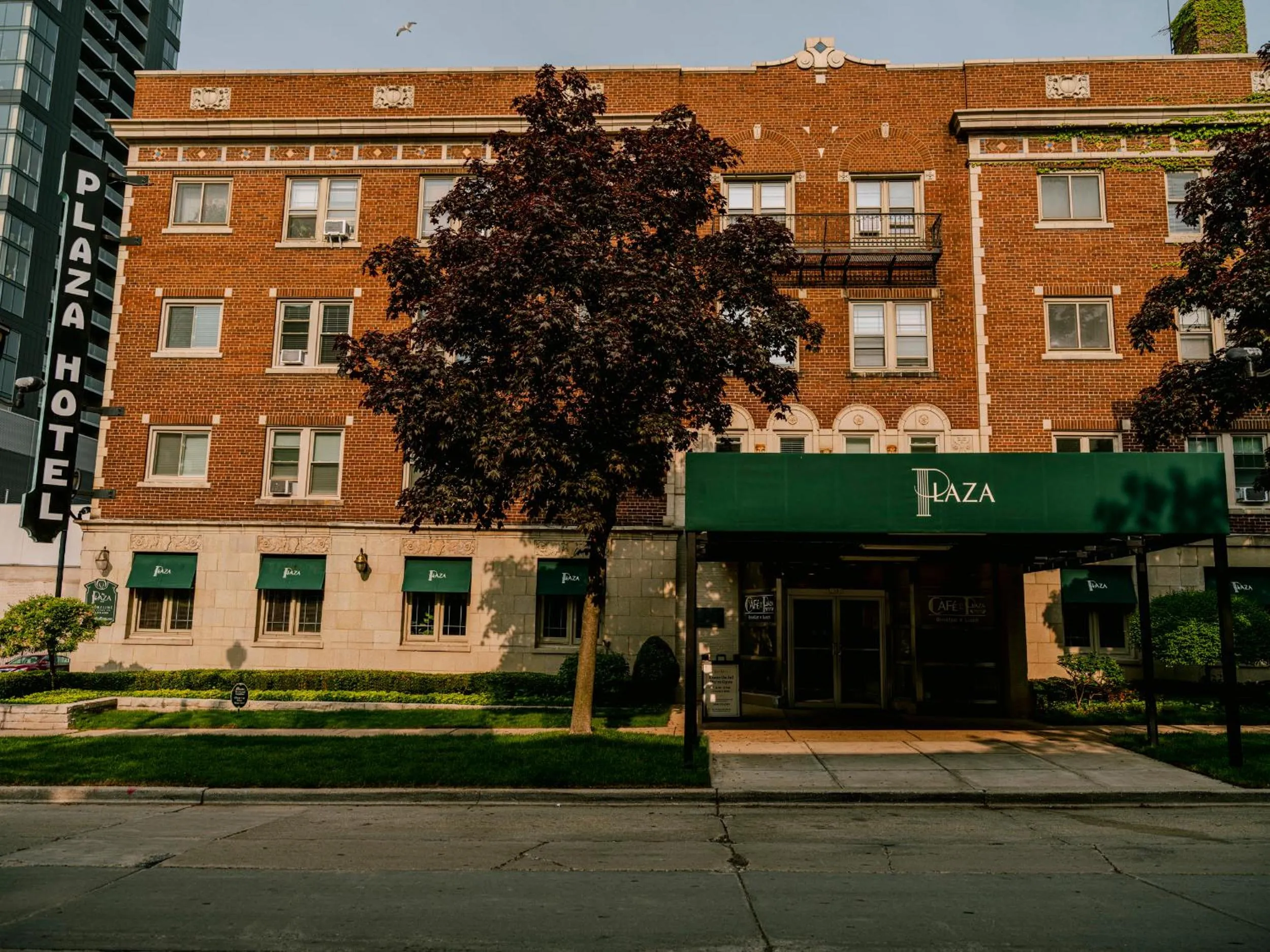 The Plaza Hotel - Milwaukee