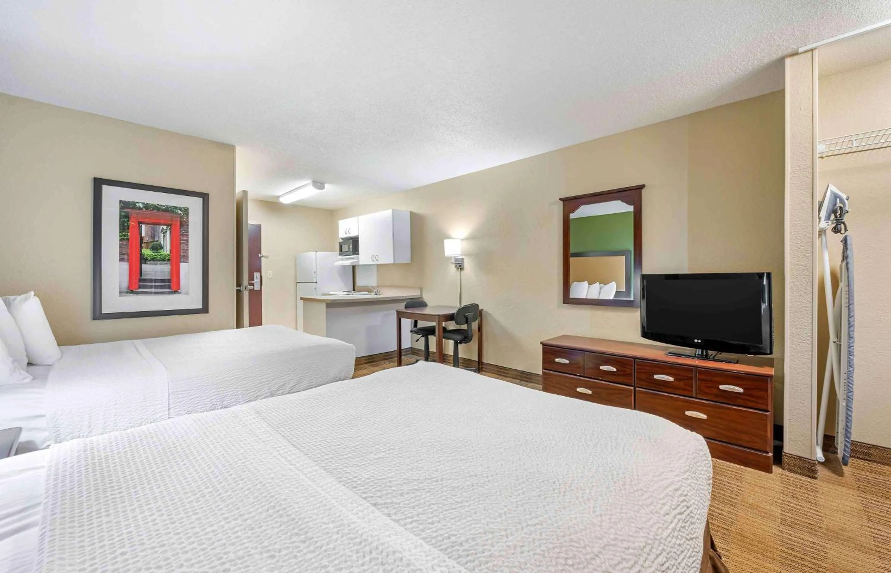 Bedroom, Bed in Extended Stay America Suites - Indianapolis - Airport