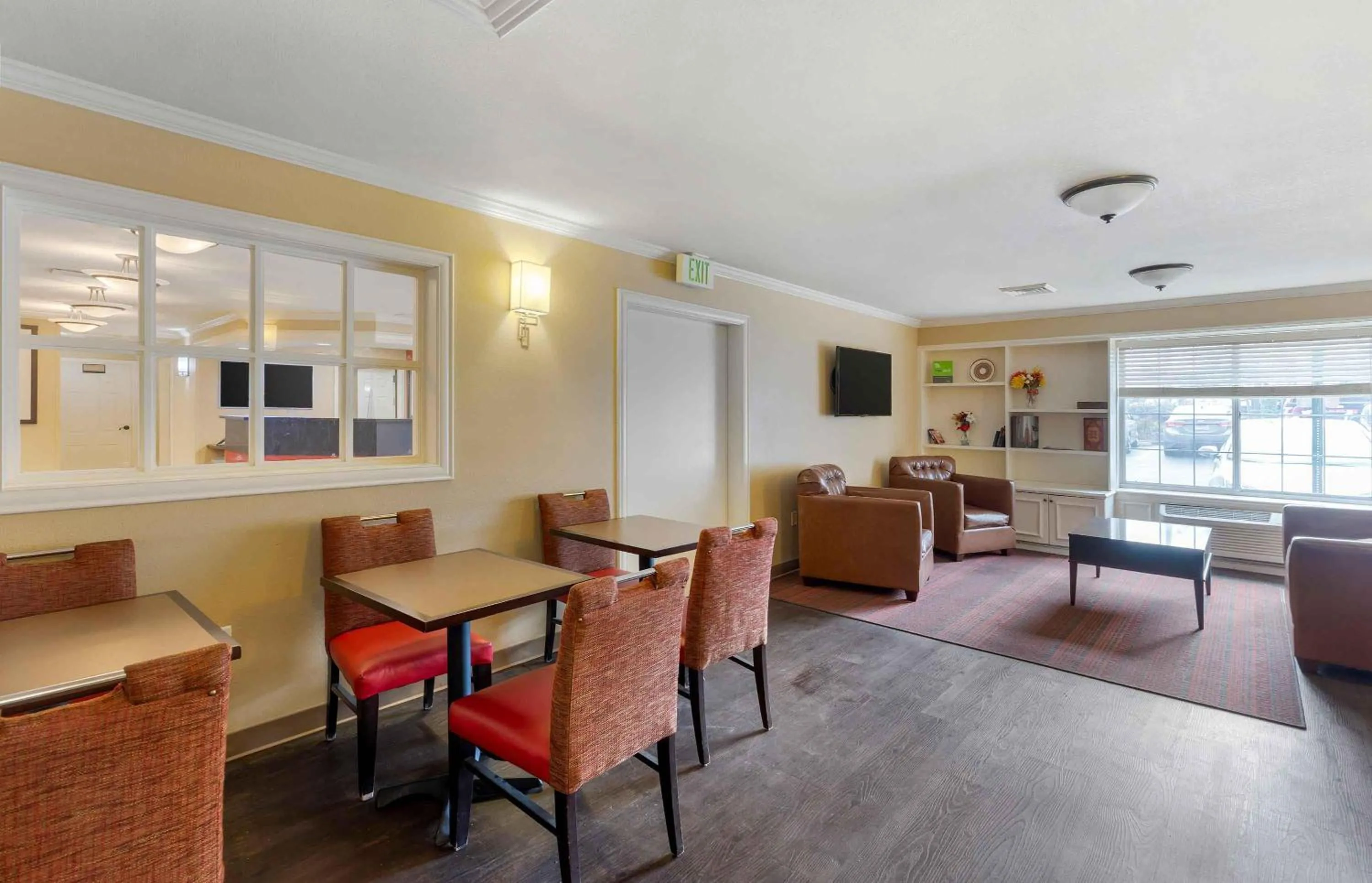 Restaurant/places to eat in Extended Stay America Suites - St Louis - Westport - Central