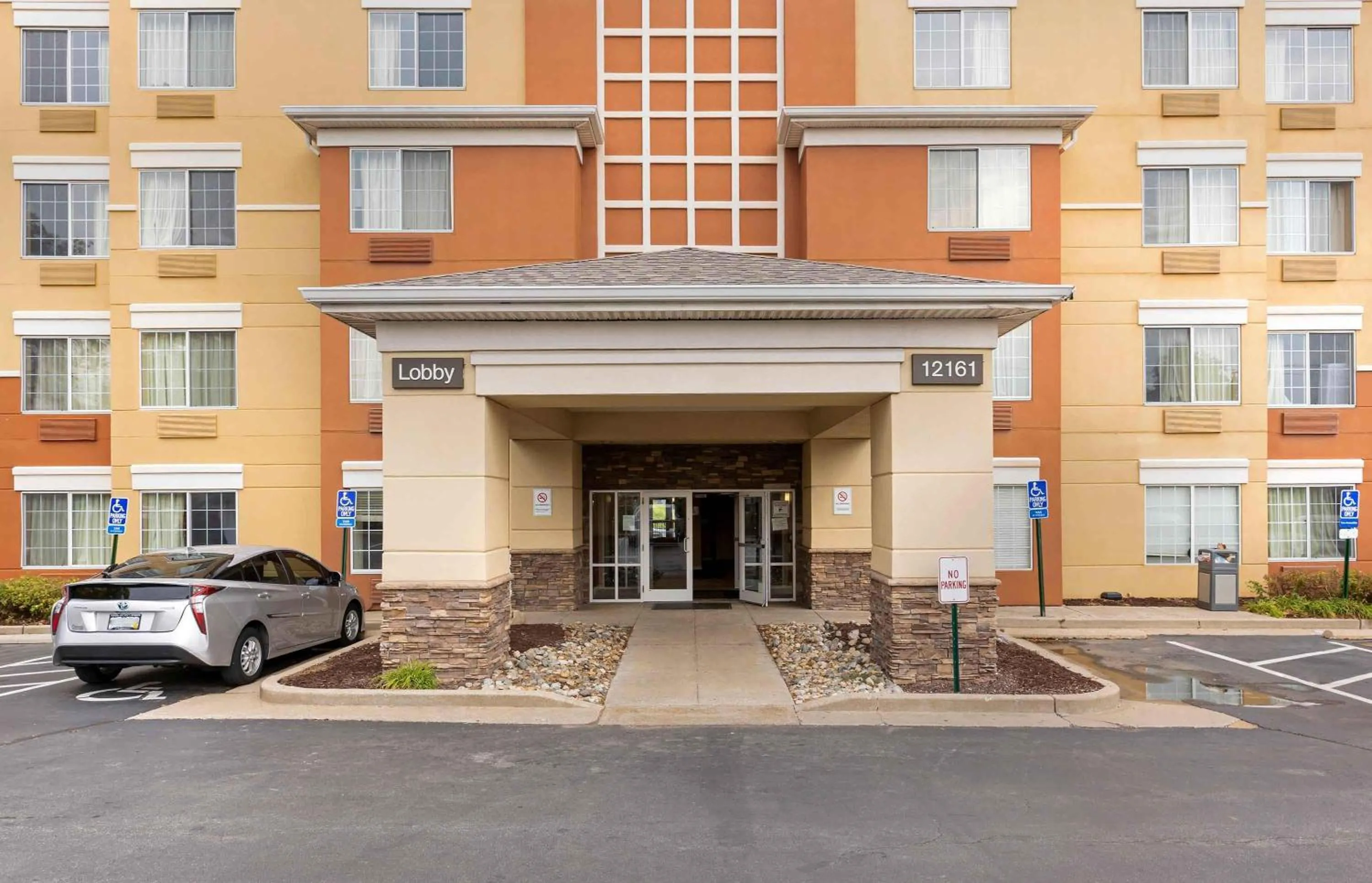Property building in Extended Stay America Suites - St Louis - Westport - Central