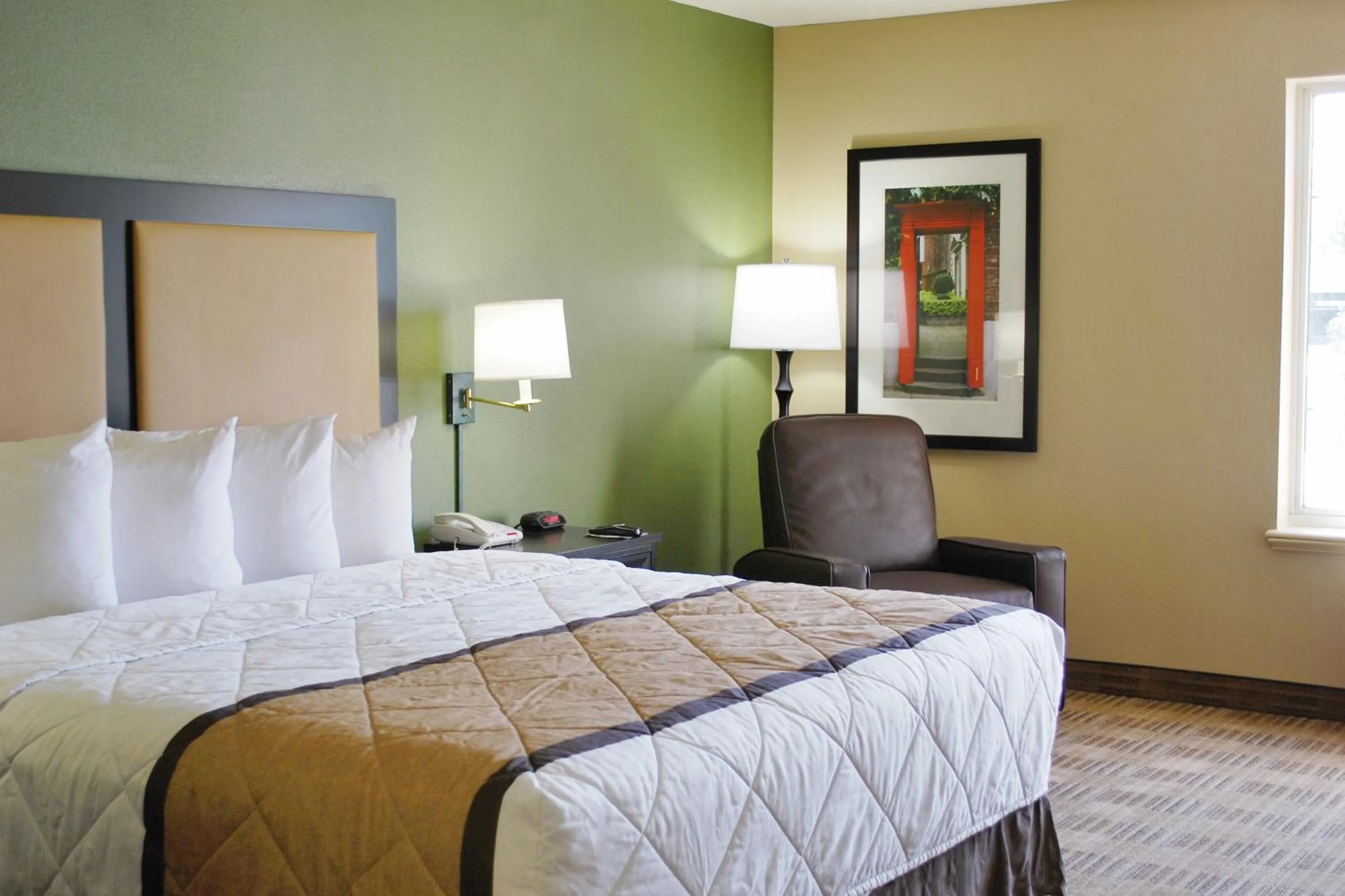 Bed in Extended Stay America Suites - St Louis - Westport - Central