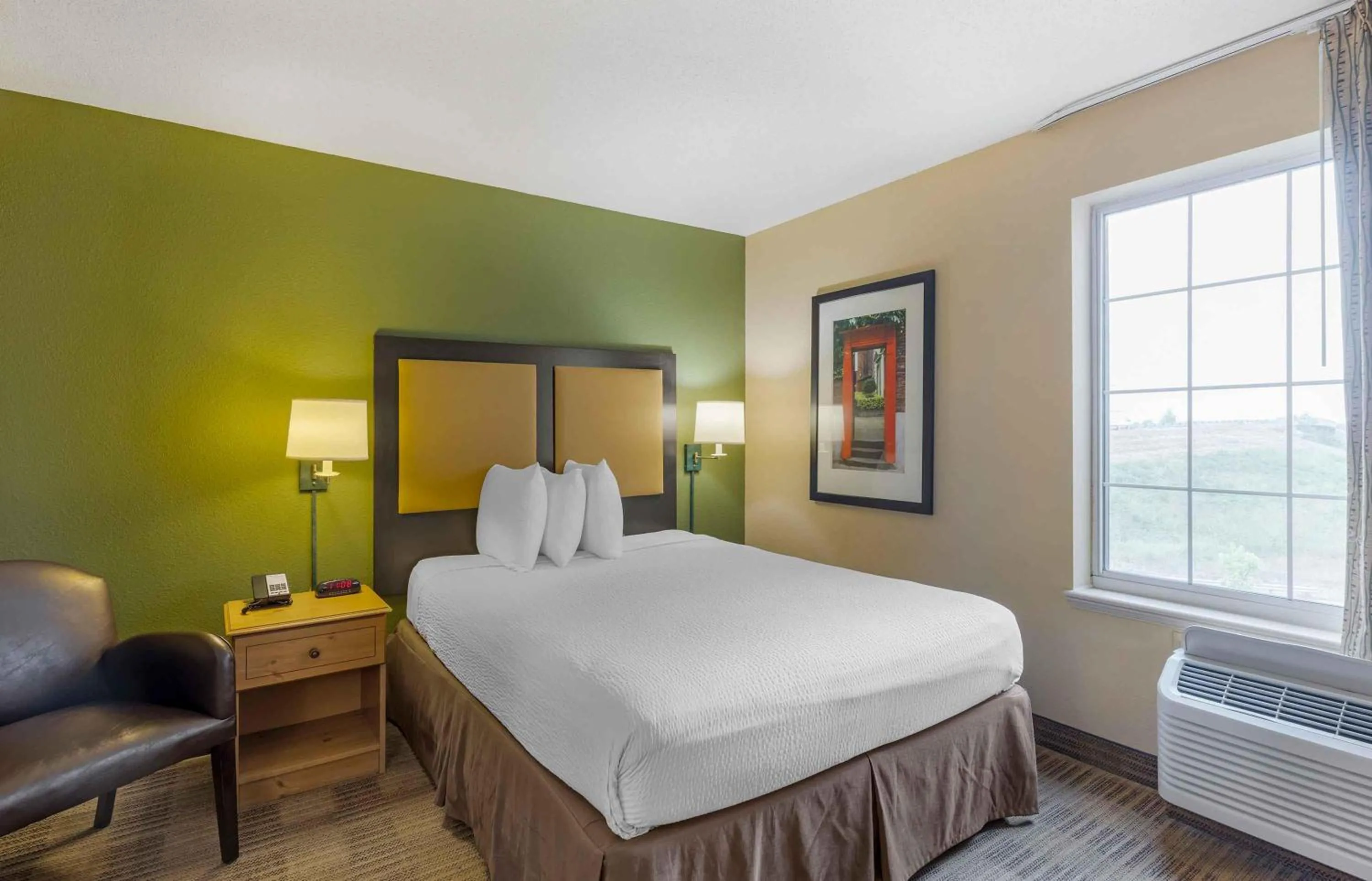 Bedroom, Bed in Extended Stay America Suites - St Louis - Westport - Central