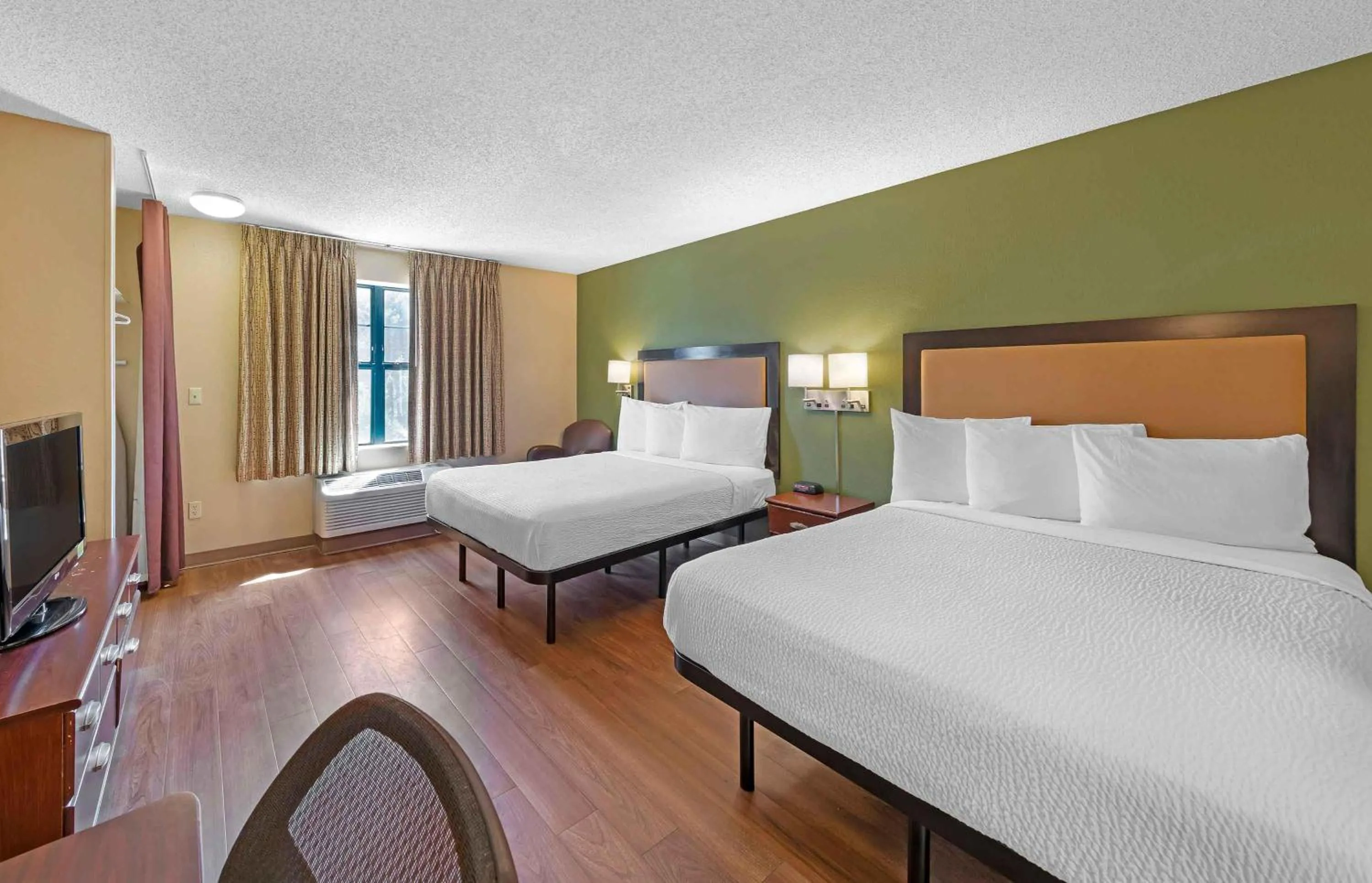 Bedroom, Bed in Extended Stay America Suites - St Louis - Westport - Central
