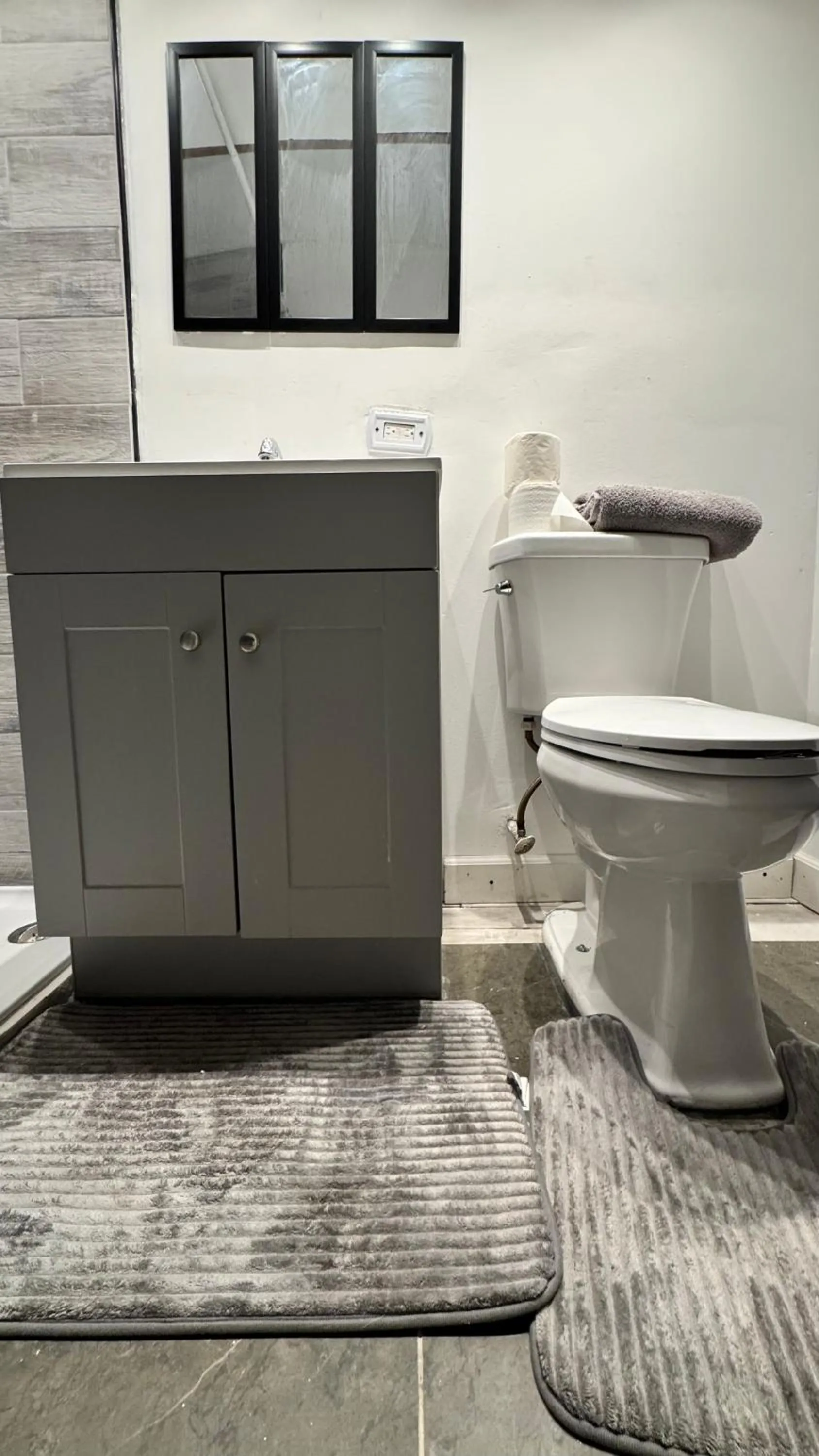 Bathroom in Best Motel By OYO Chicago I-90