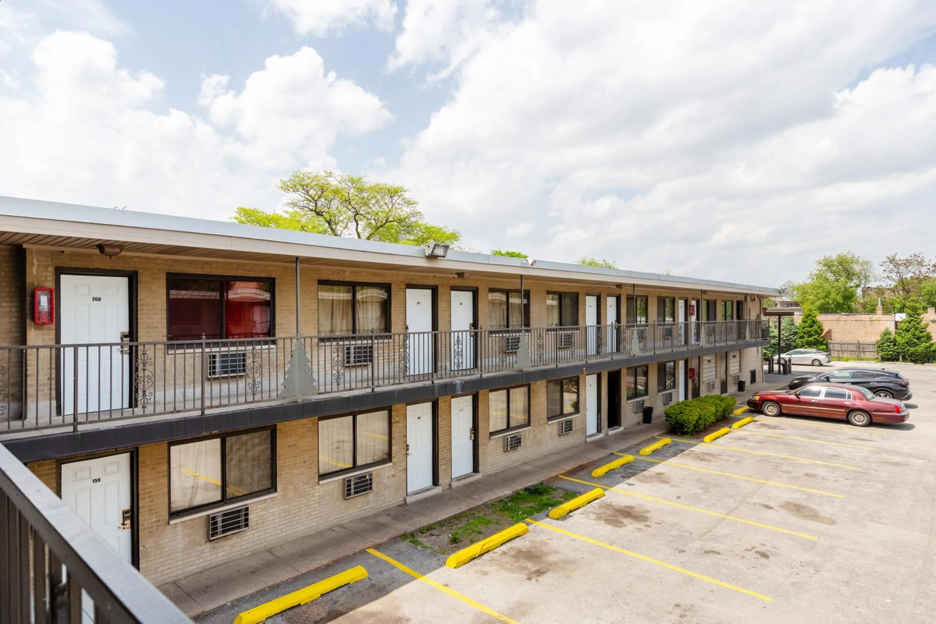 Parking in Best Motel By OYO Chicago I-90