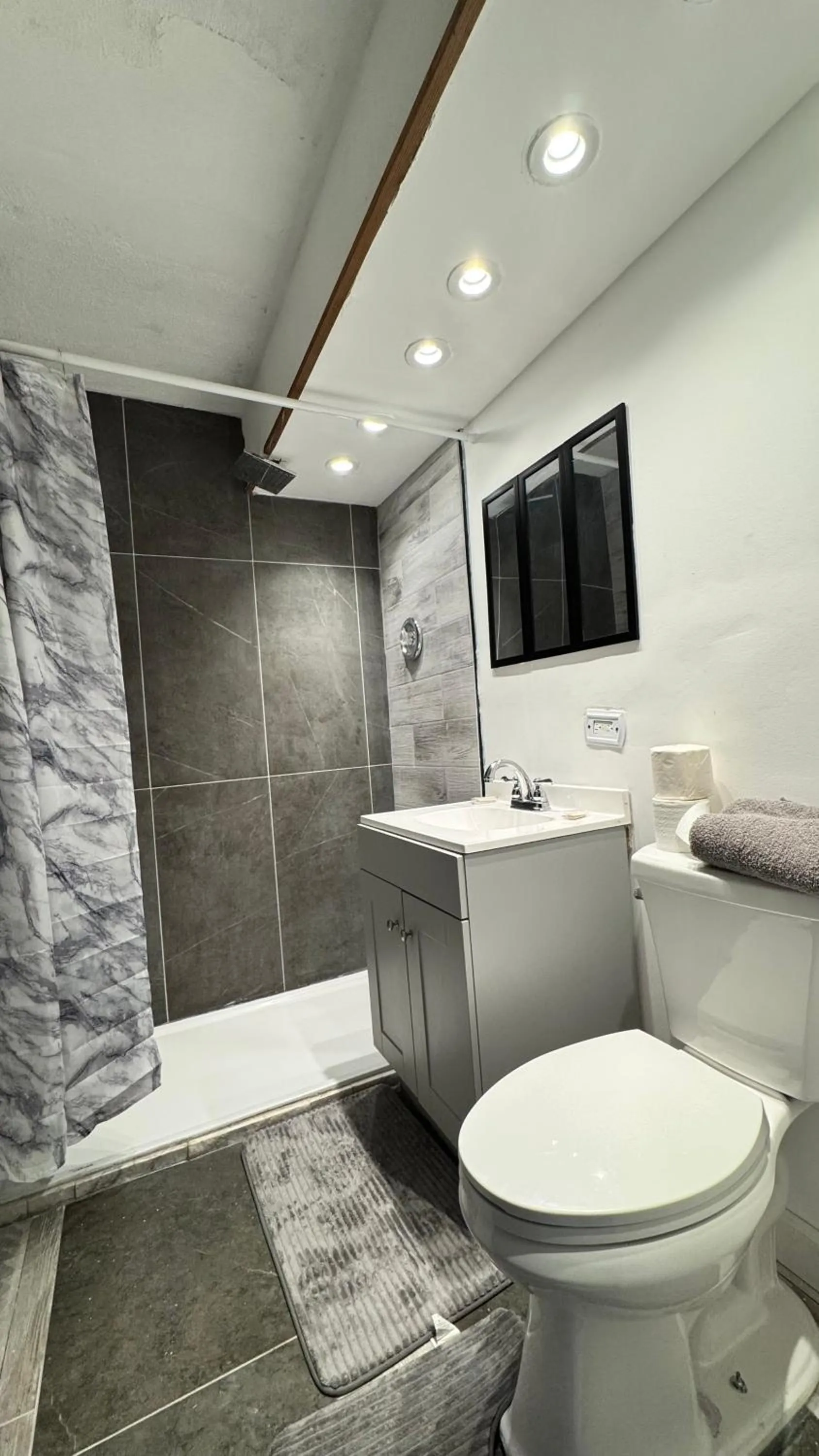 Bathroom in Best Motel By OYO Chicago I-90