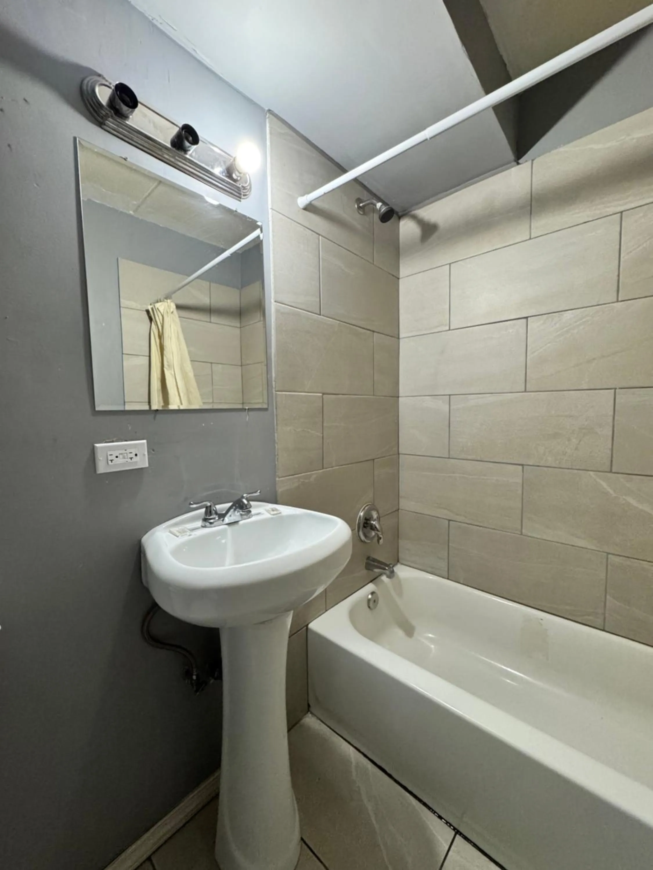 Bathroom in Best Motel By OYO Chicago I-90