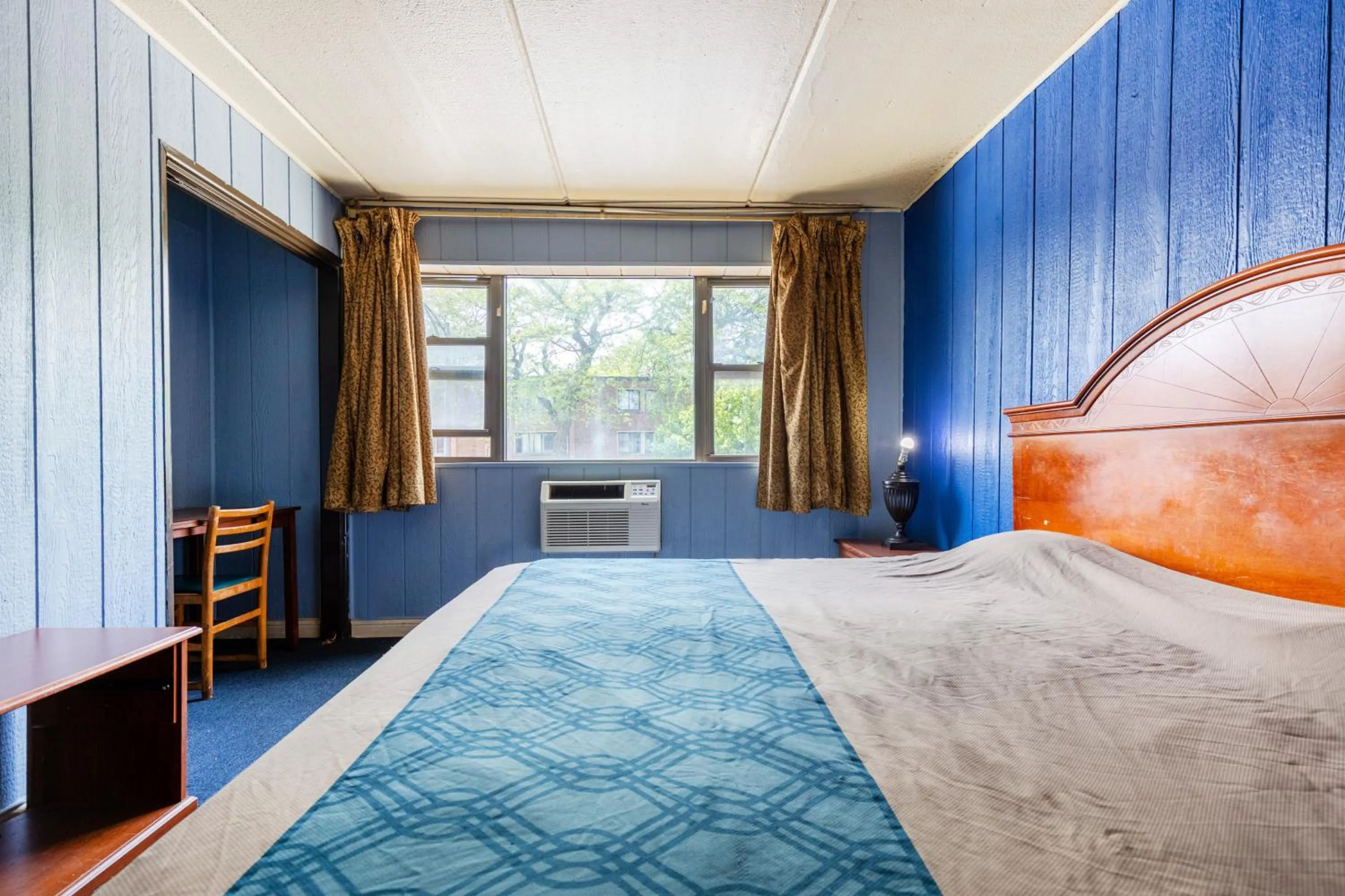 Bedroom, Bed in Best Motel By OYO Chicago I-90