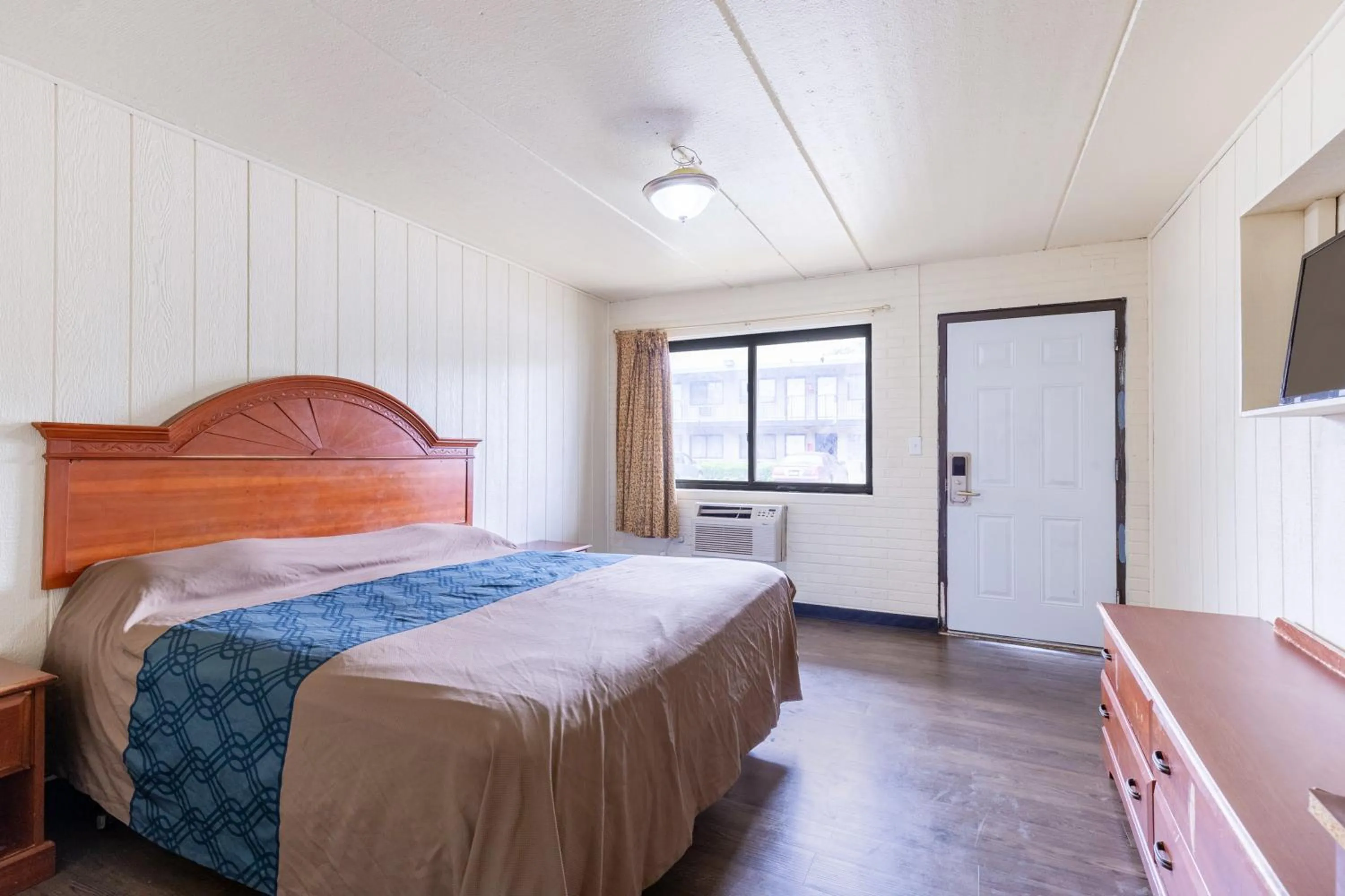 Bedroom, Bed in Best Motel By OYO Chicago I-90