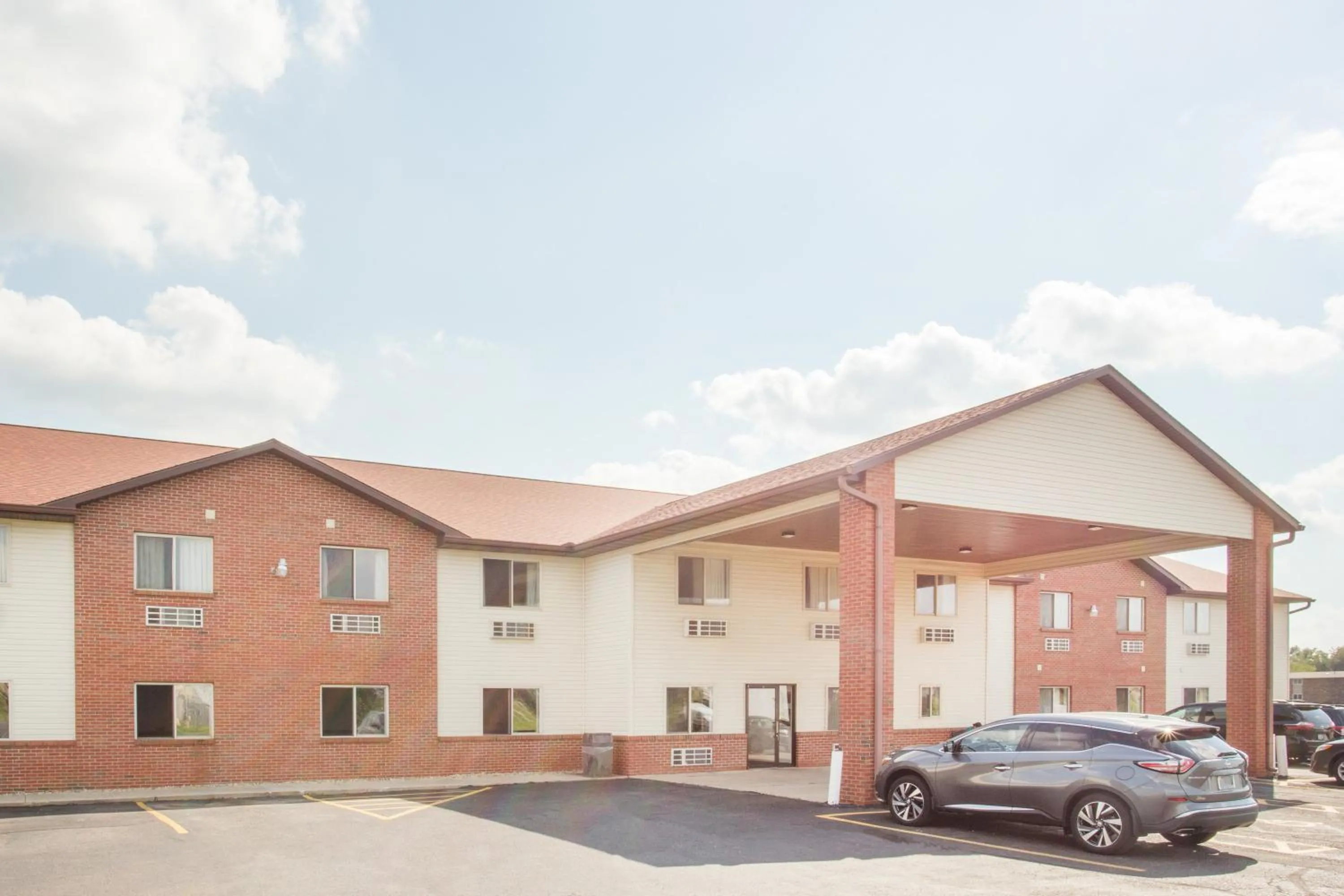 Facade/entrance in Super 8 by Wyndham Monmouth IL