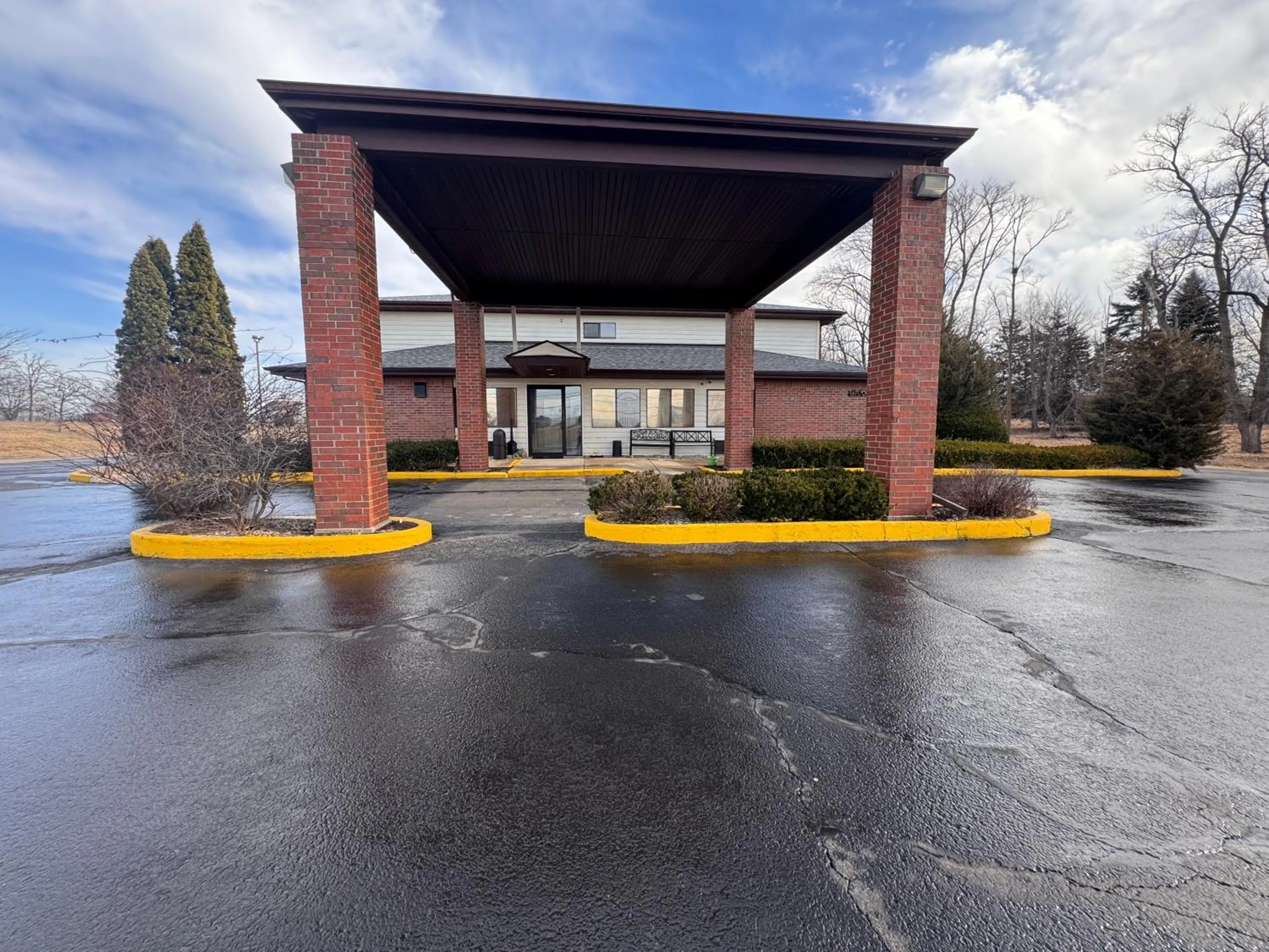 Property building in Baymont Inn & Suites Richmond