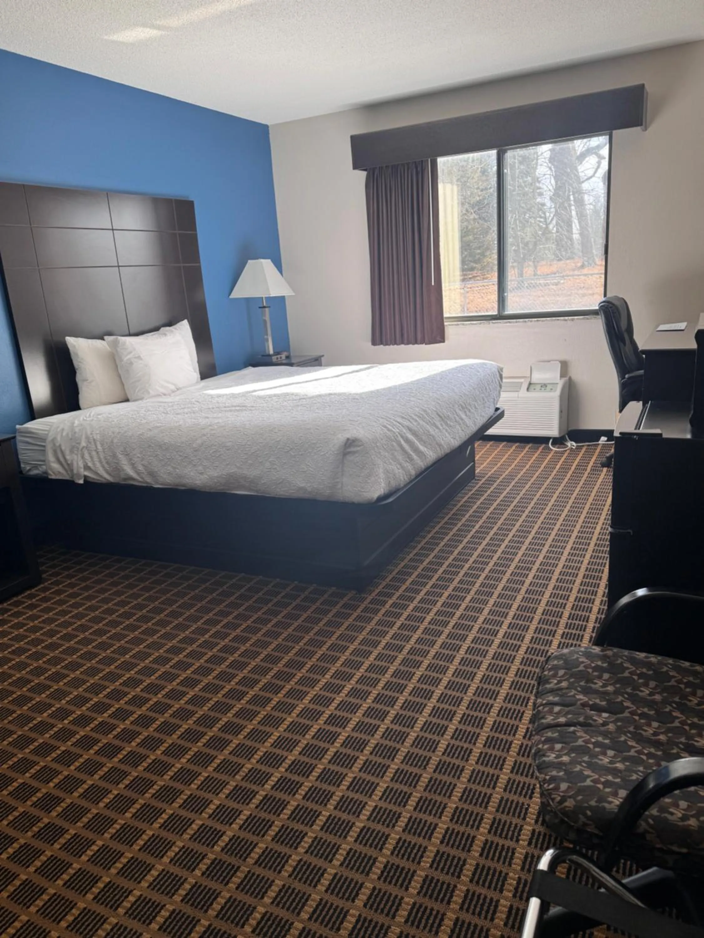 Bed in Baymont Inn & Suites Richmond