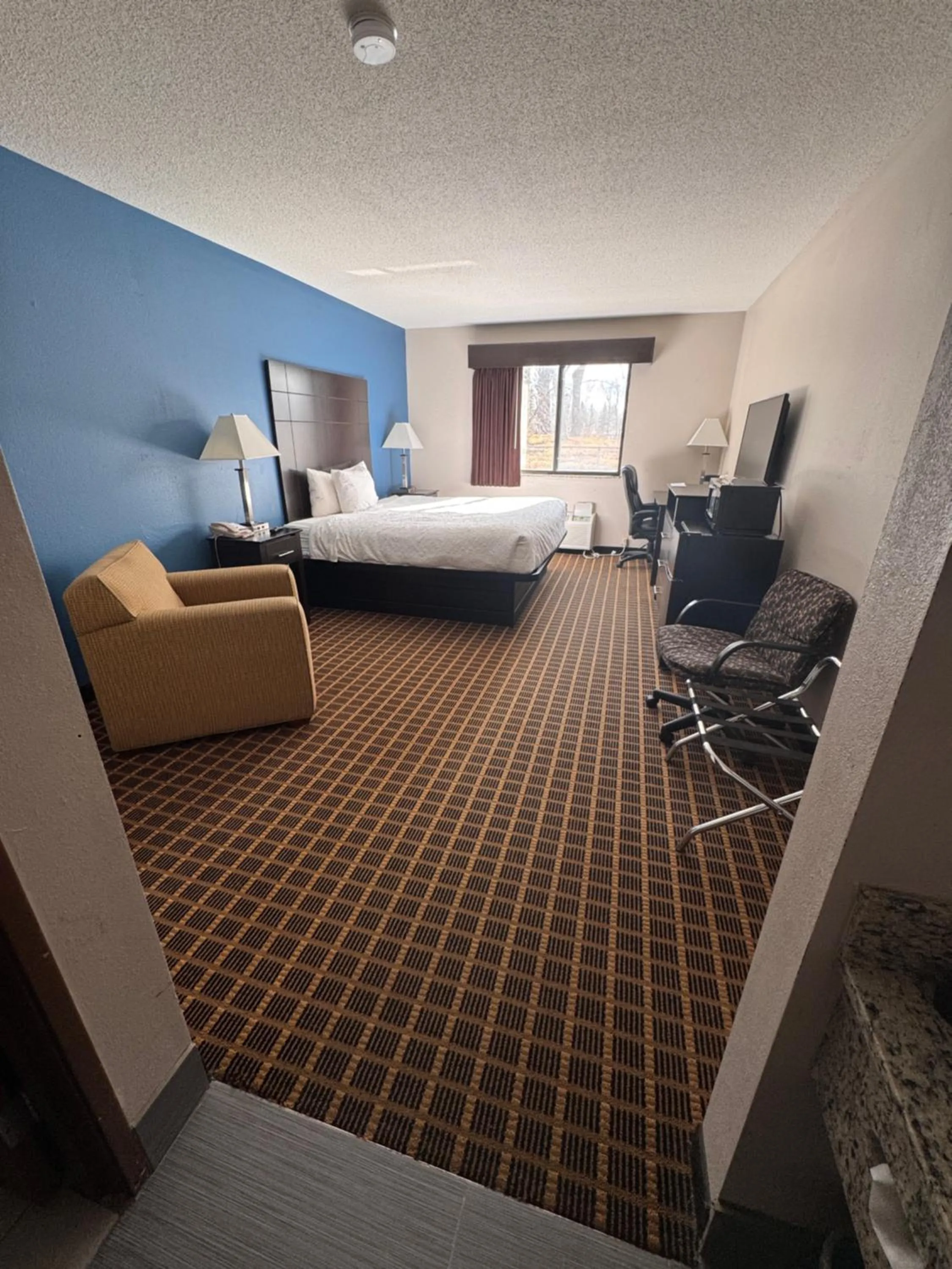 Bed in Baymont Inn & Suites Richmond