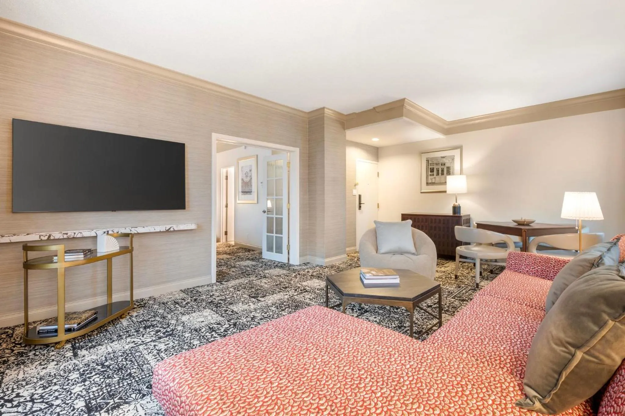 Bedroom in Omni Severin Hotel